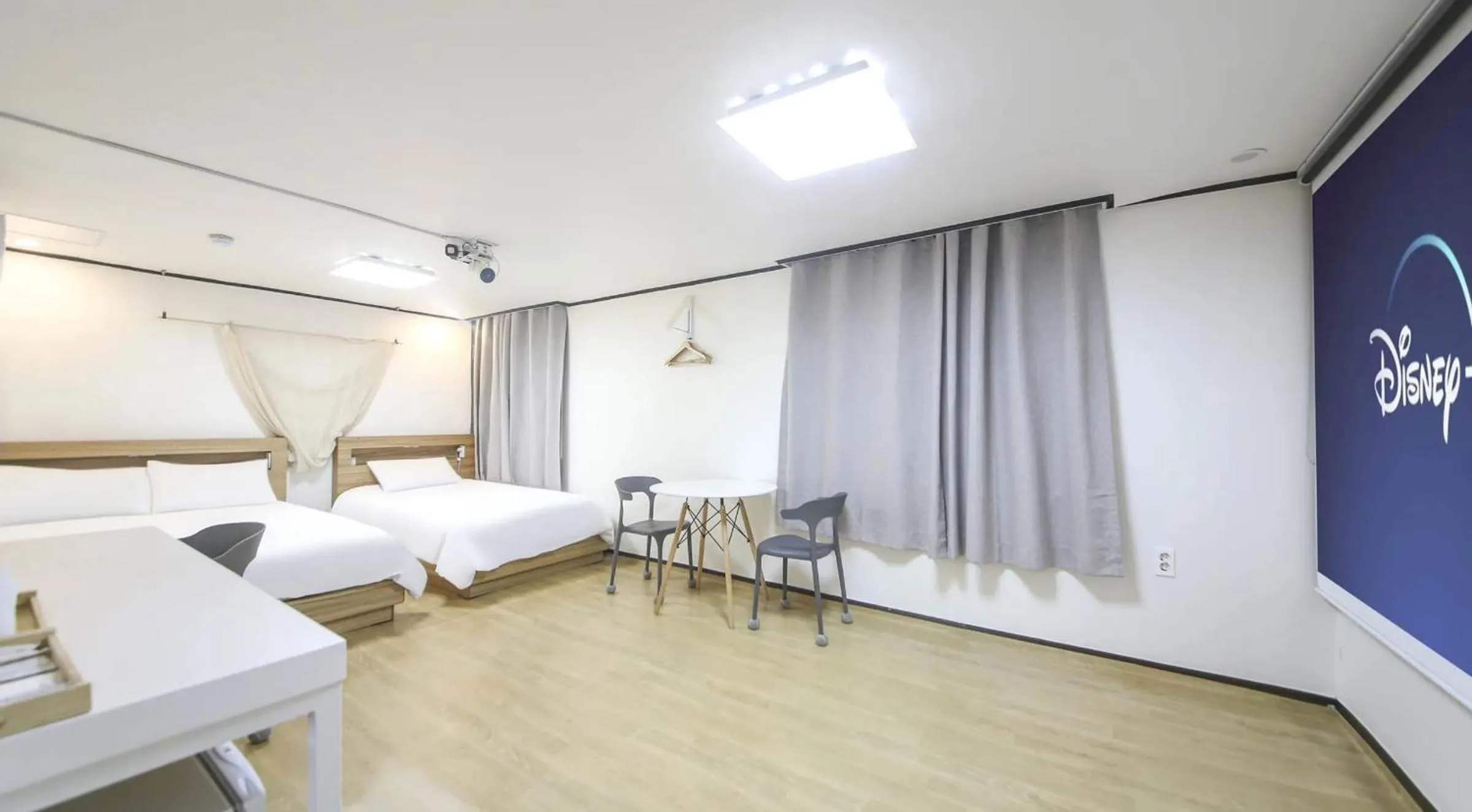 Photo of the whole room, Bed in The Oakra Hotel