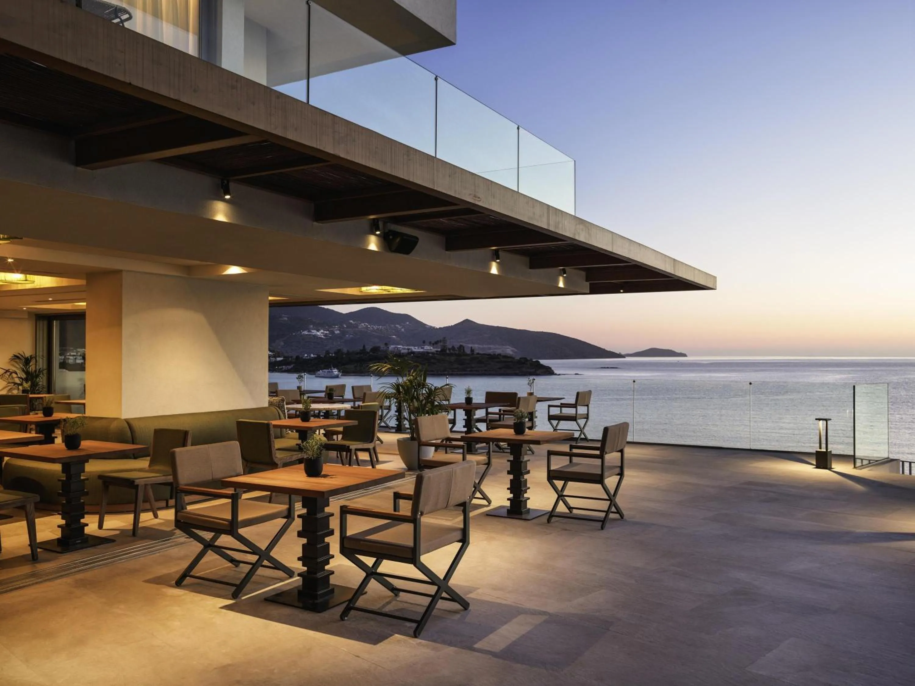 Restaurant/places to eat in NIKO Seaside Resort MGallery