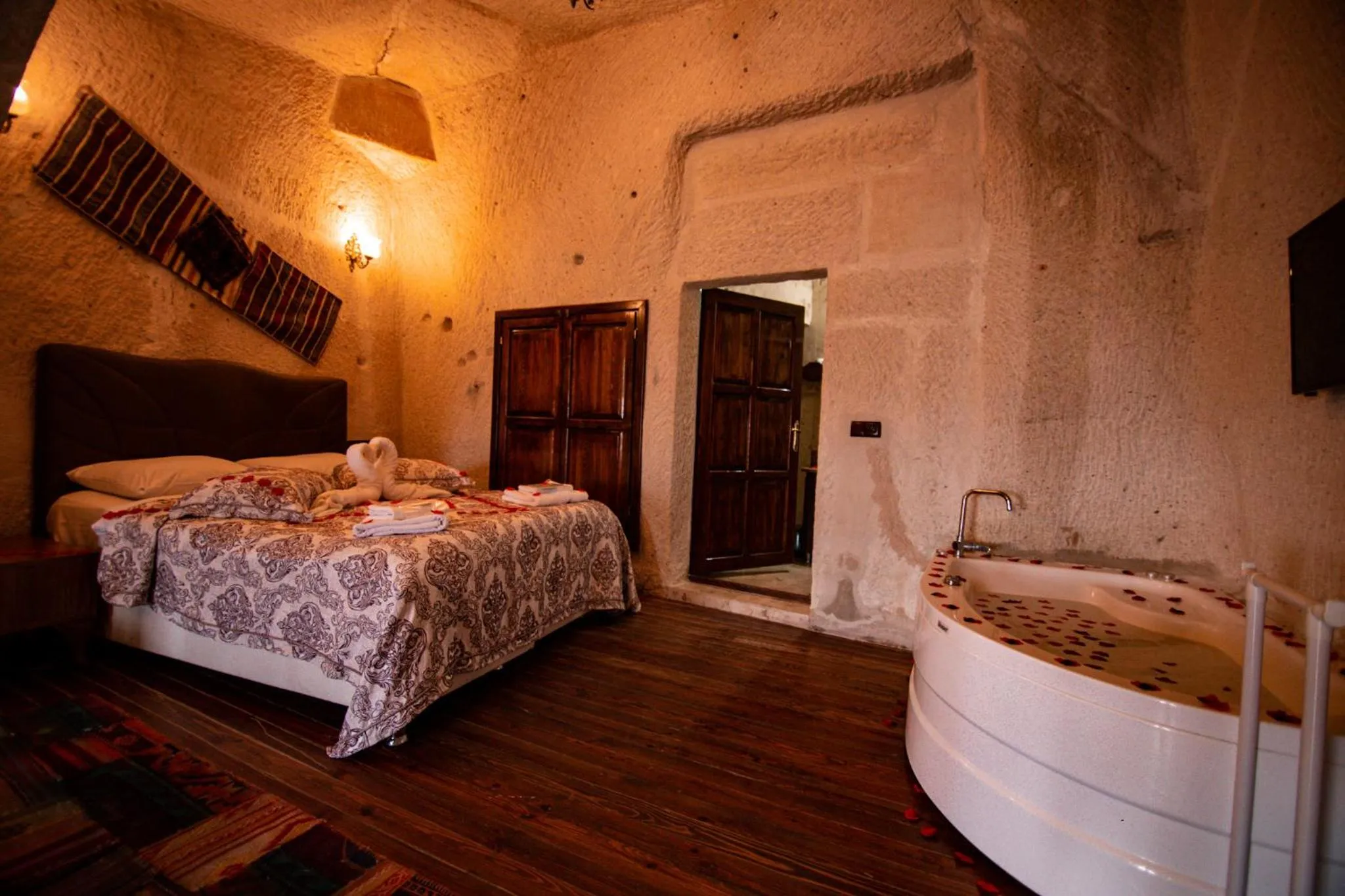 Bed in Katapa Special Cave