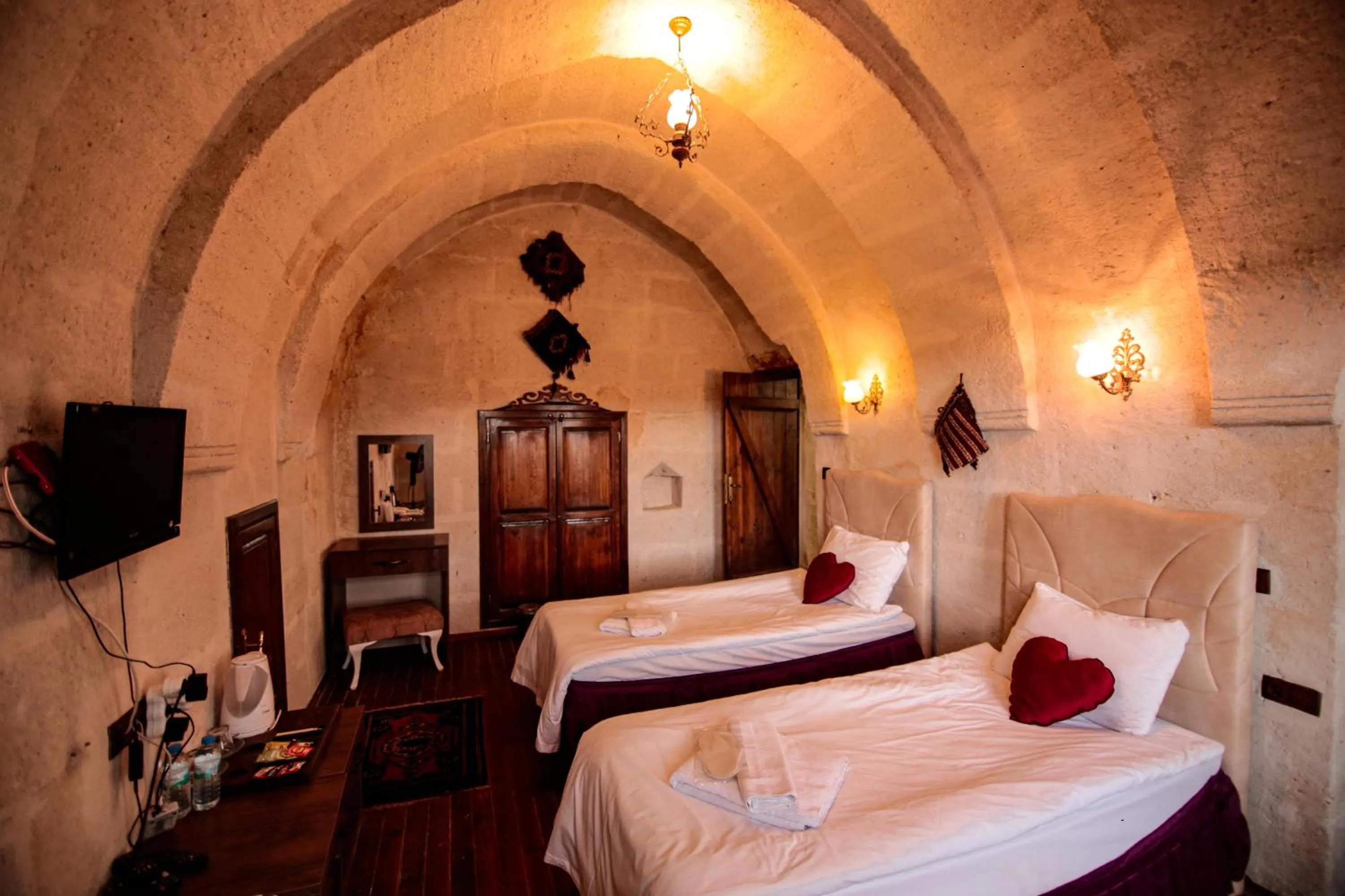 Bed in Katapa Special Cave