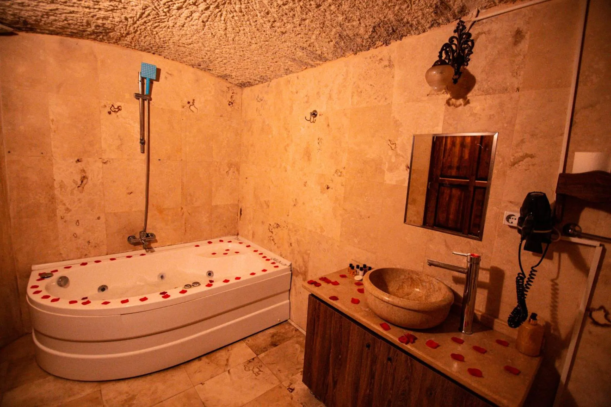 Hot Tub in Katapa Special Cave