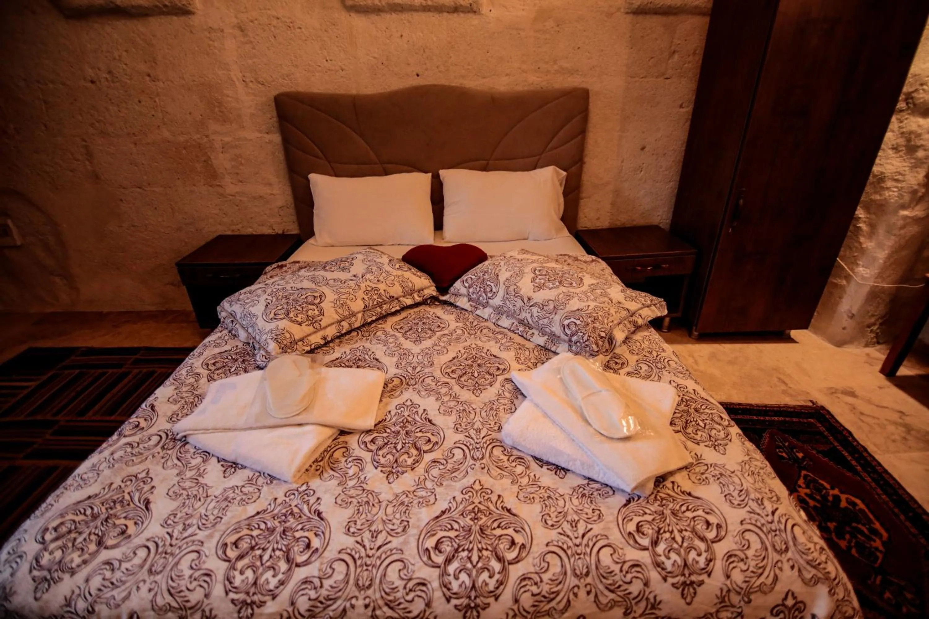 Bed in Katapa Special Cave