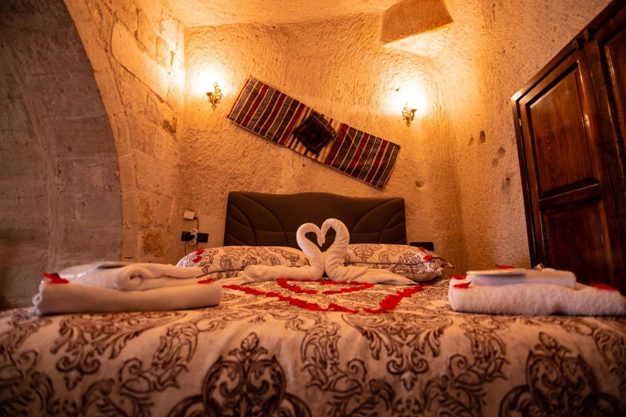 Bed in Katapa Special Cave