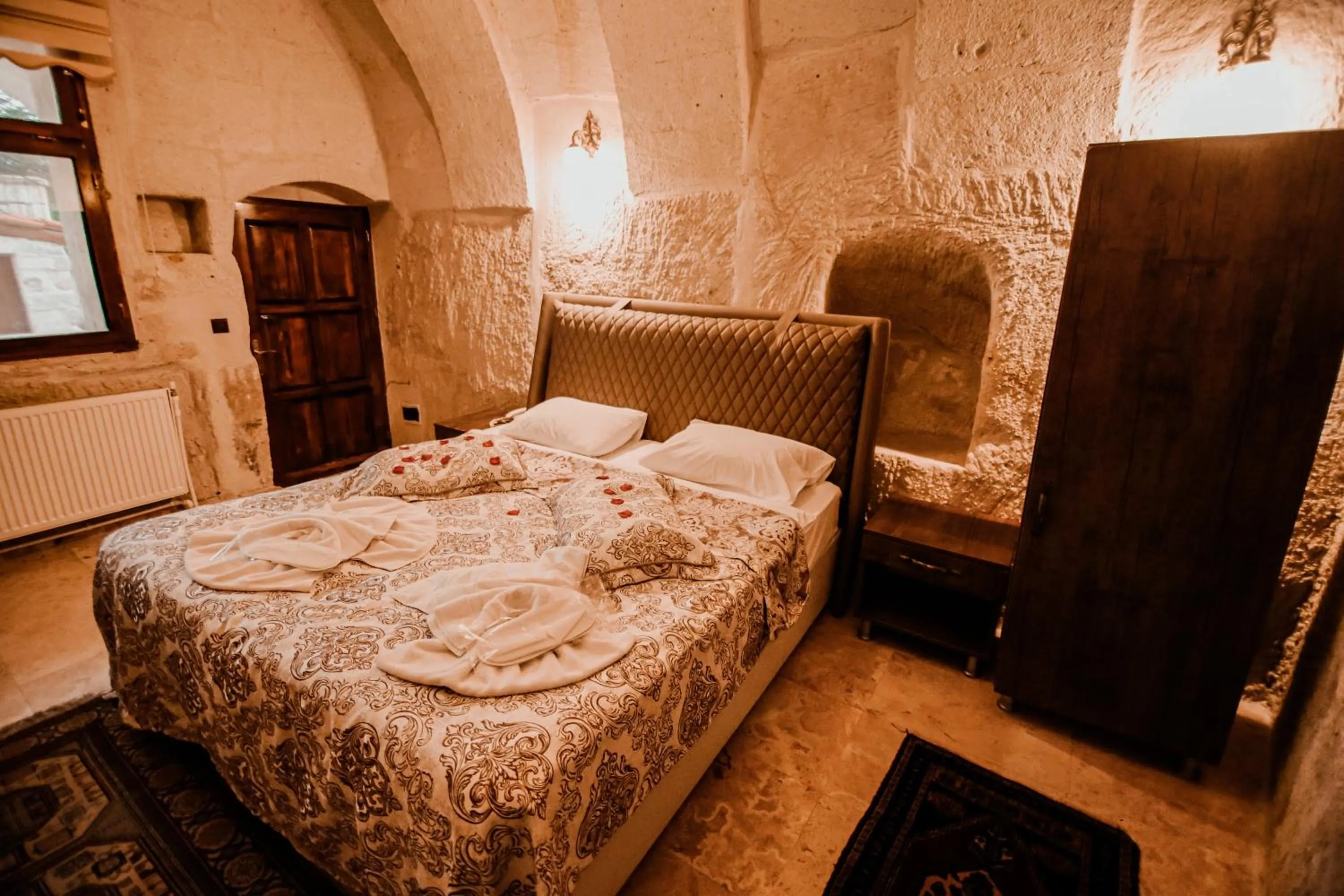 Bed in Katapa Special Cave