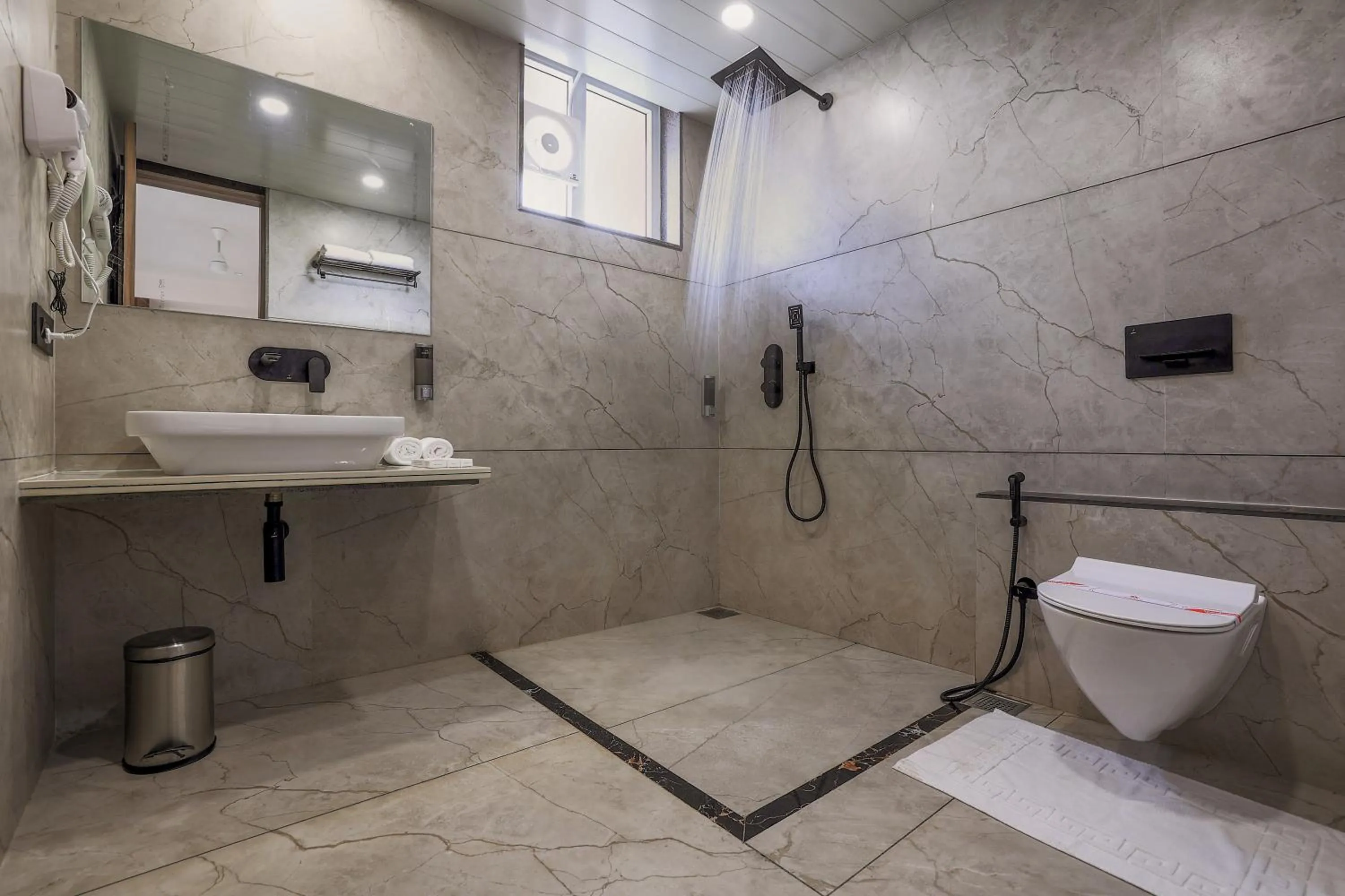 Bathroom in Hotel Aditya Mansingh Inn