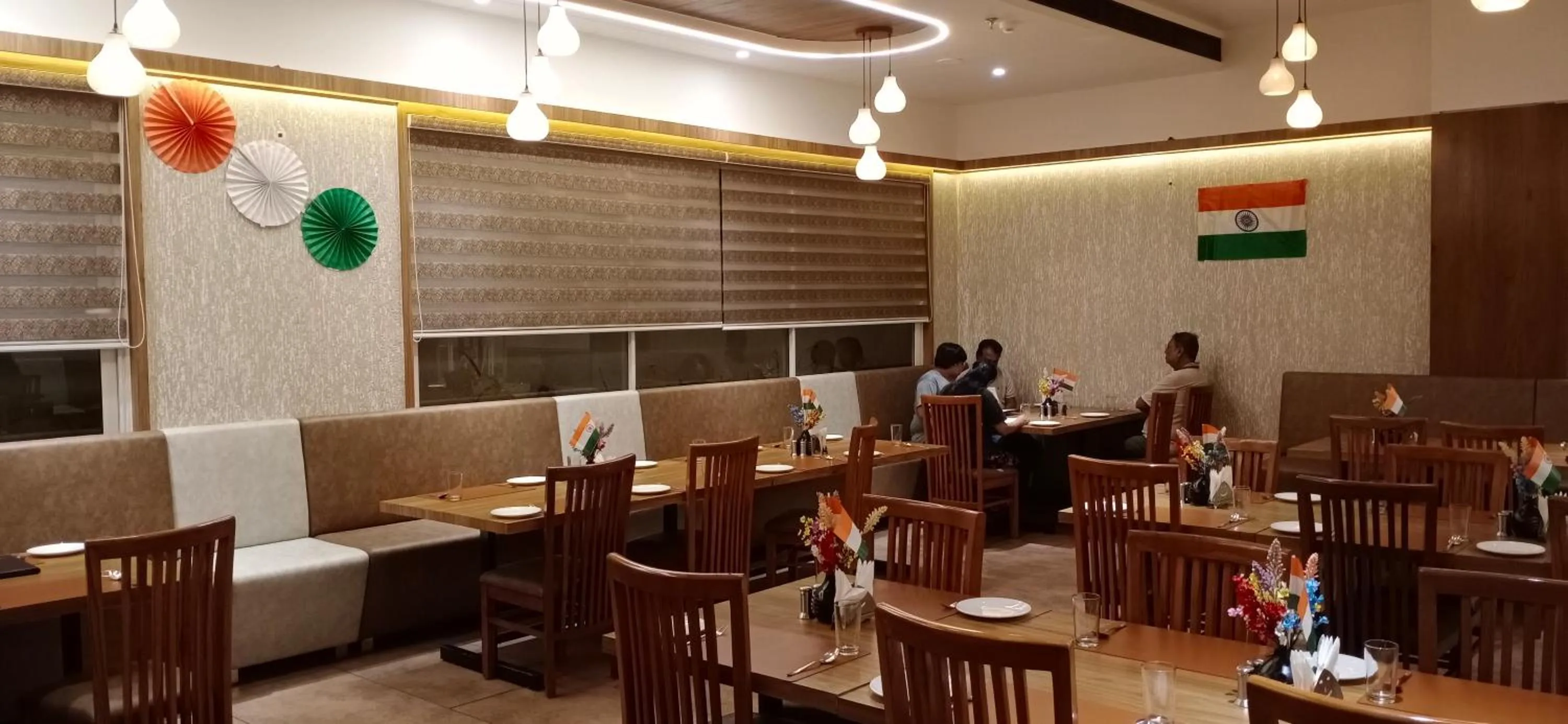 Restaurant/places to eat in Hotel Aditya Mansingh Inn
