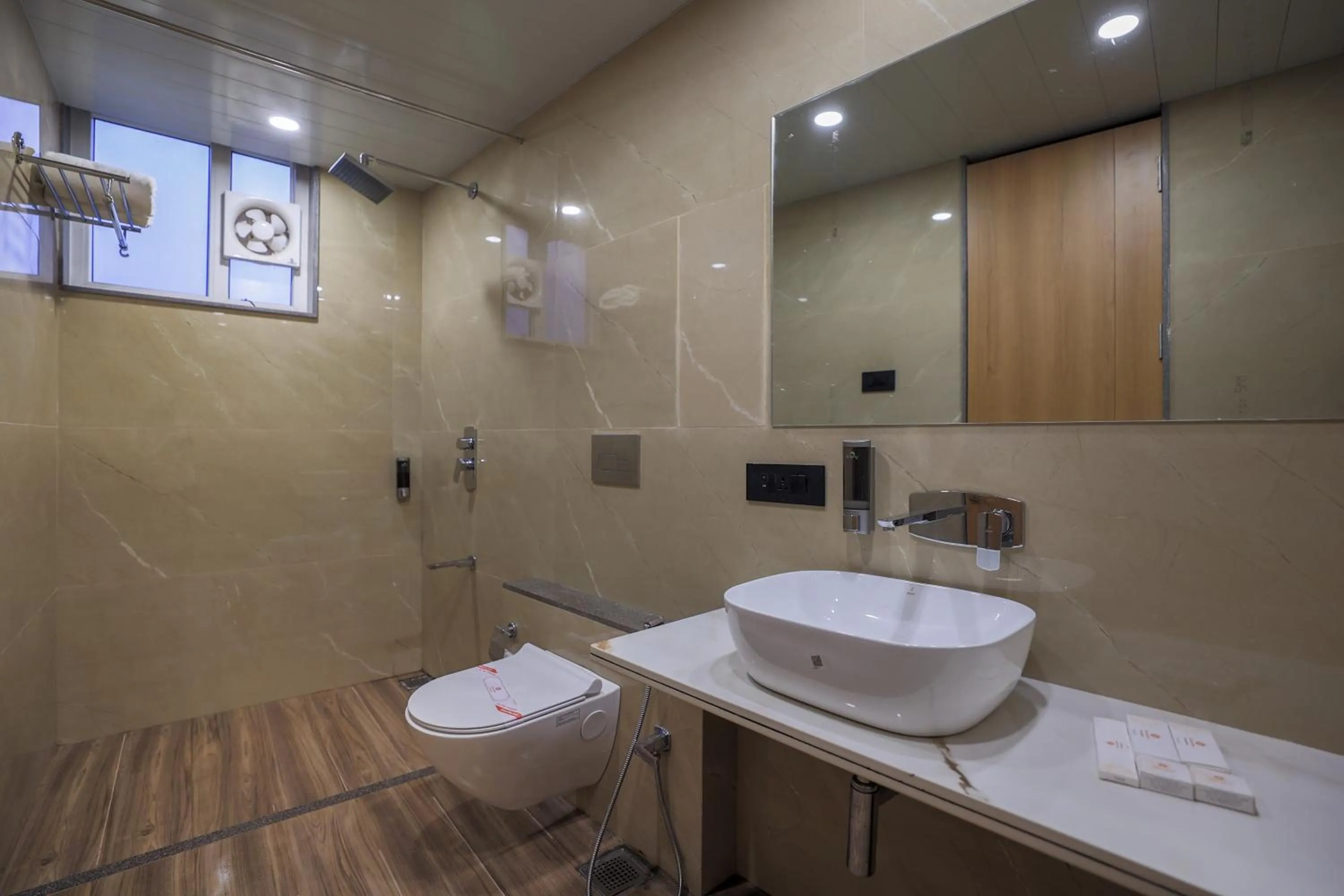 Shower in Hotel Aditya Mansingh Inn