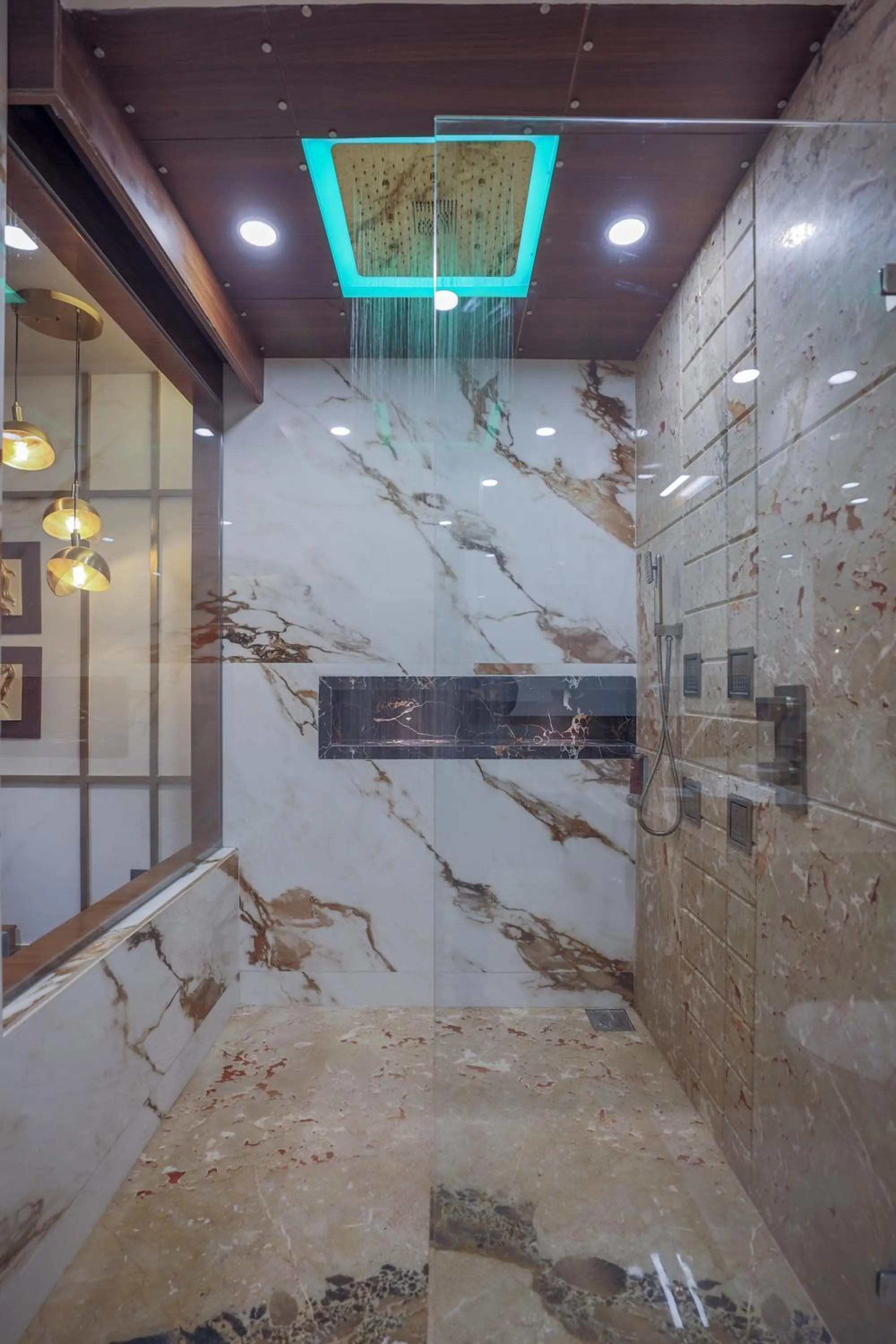 Shower in Hotel Aditya Mansingh Inn
