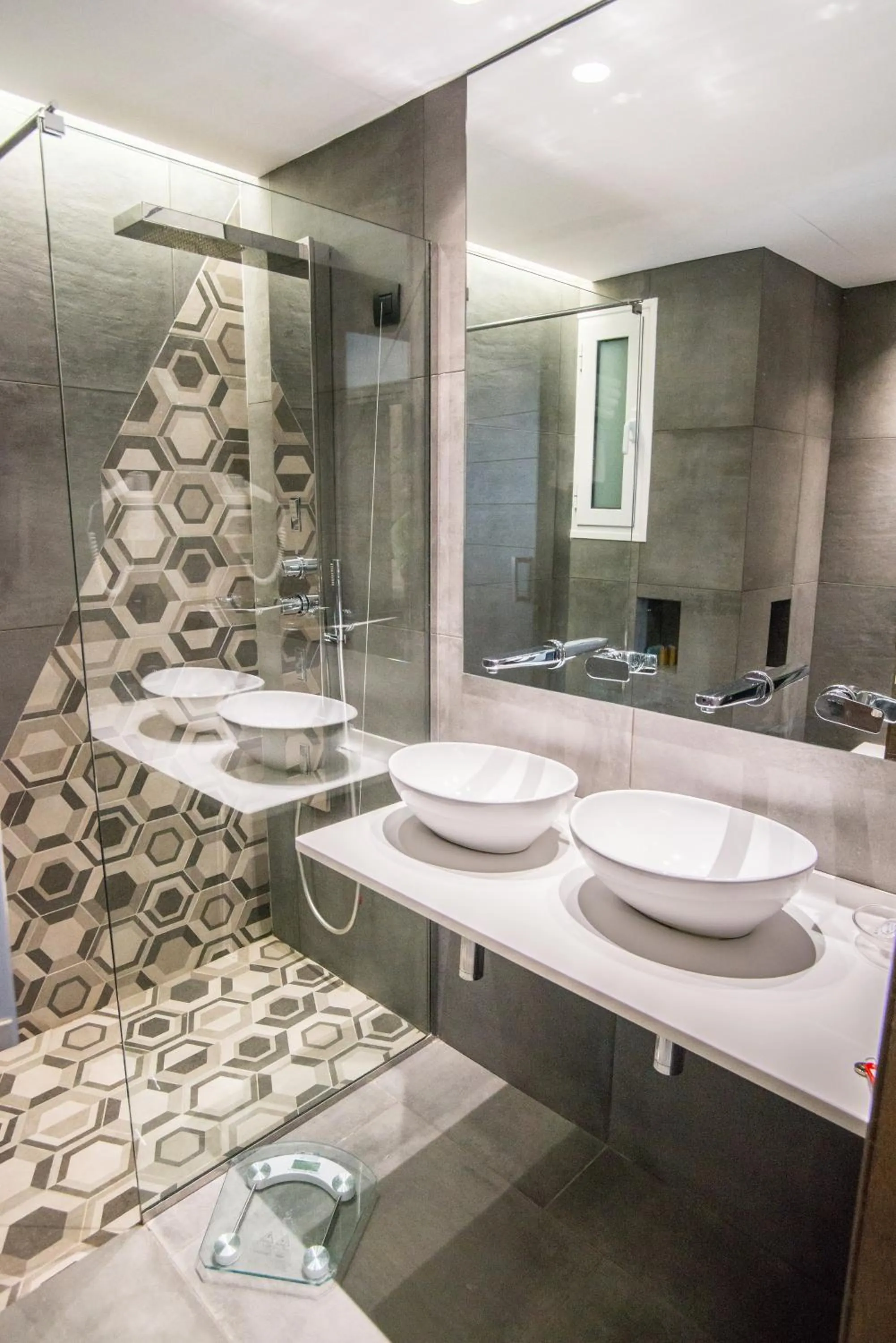 Shower in Palmyra Beach Hotel