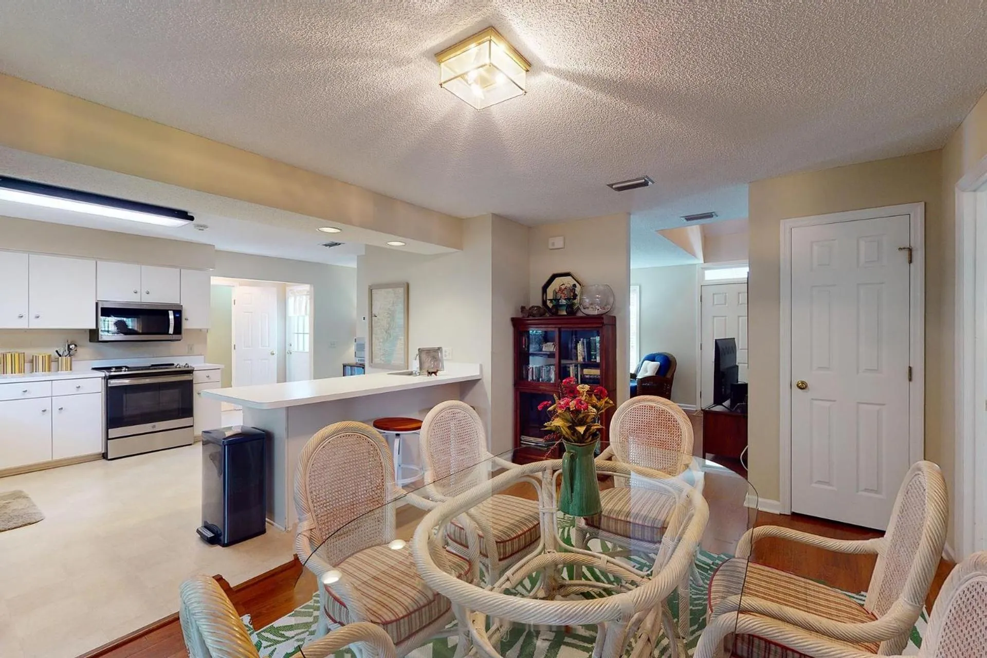 Coastal Cottage - 111 Mews Circle