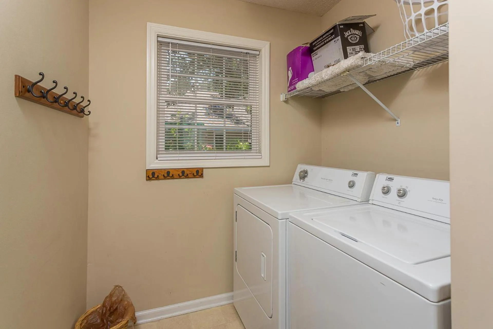 Coastal Cottage - 111 Mews Circle