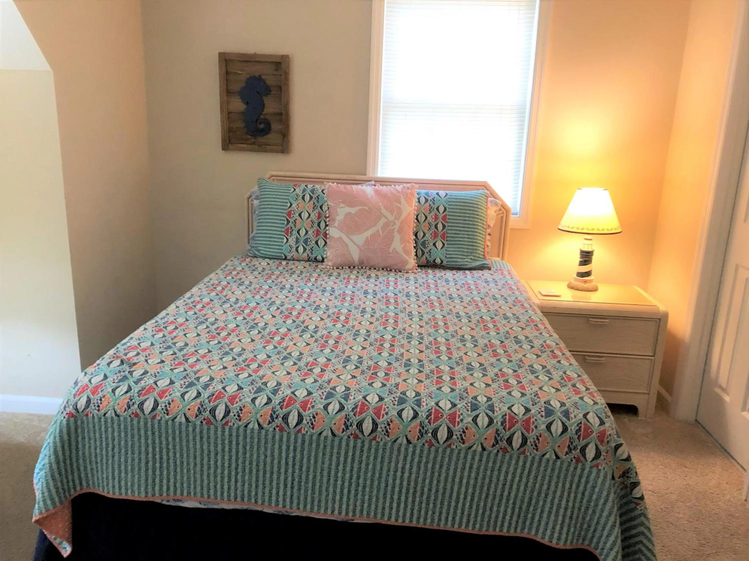 Bed in Coastal Cottage - 111 Mews Circle