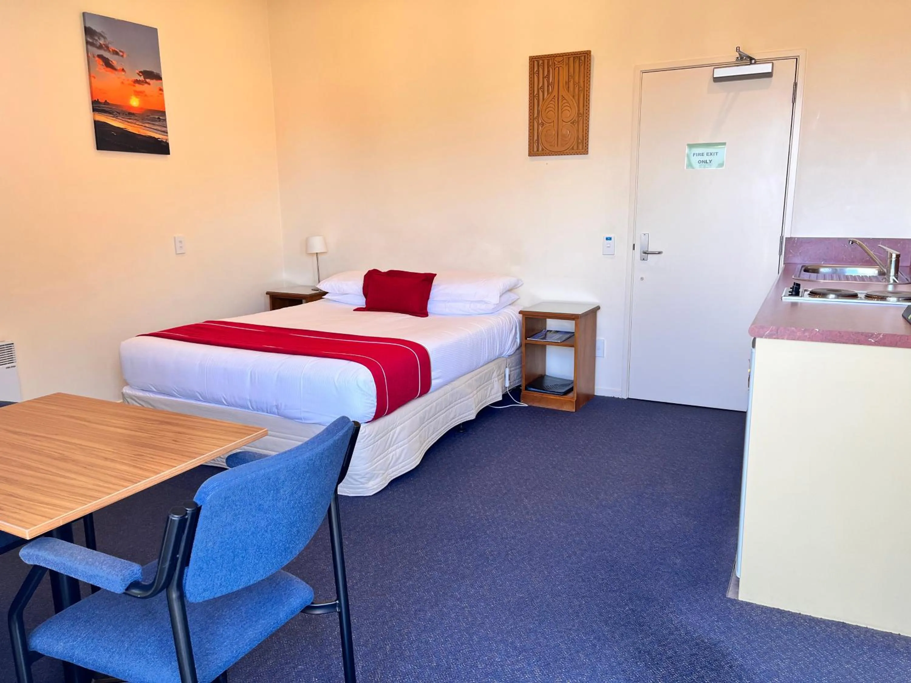 Bed in Sundowner Motel