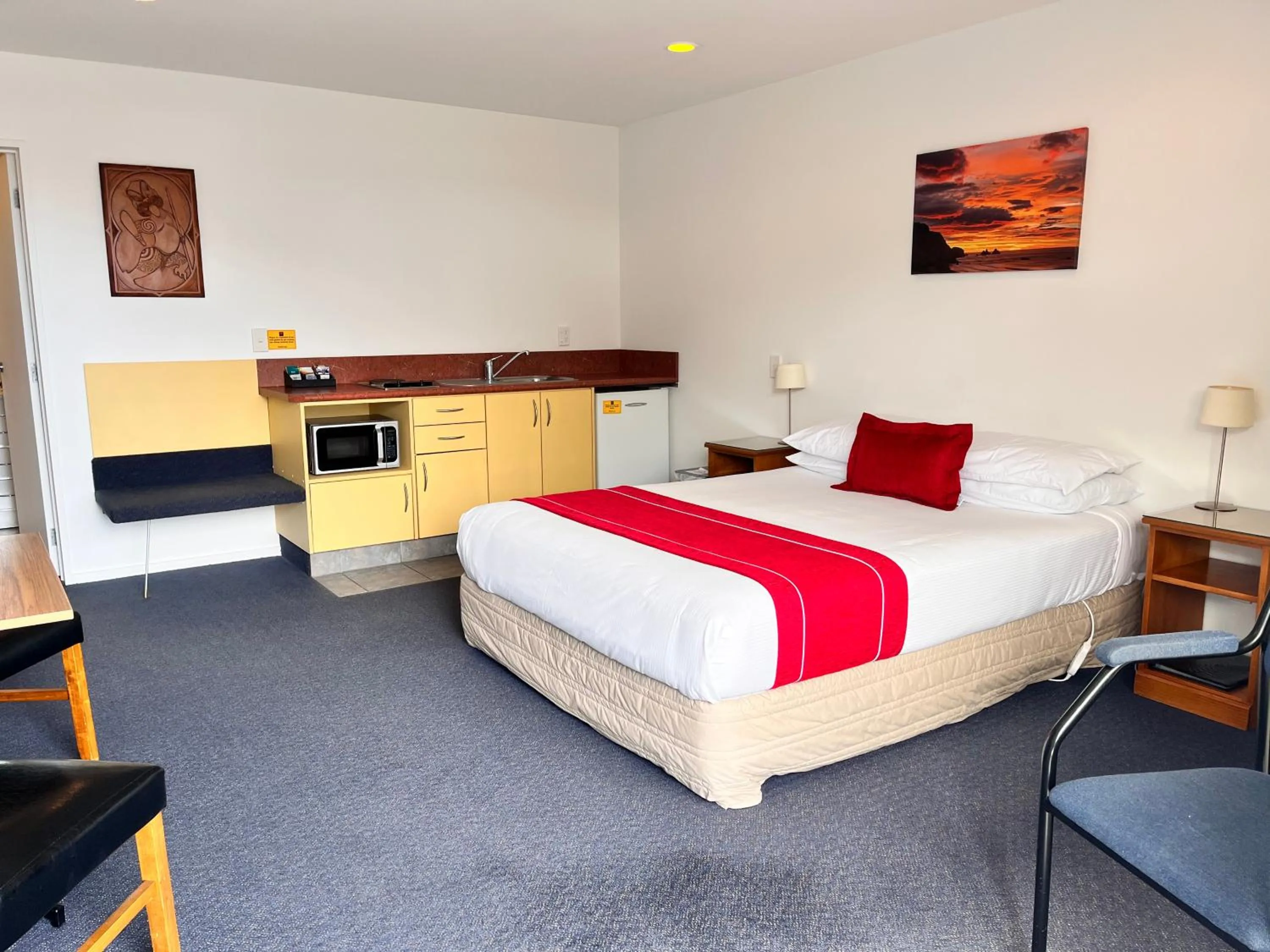 Bed in Sundowner Motel