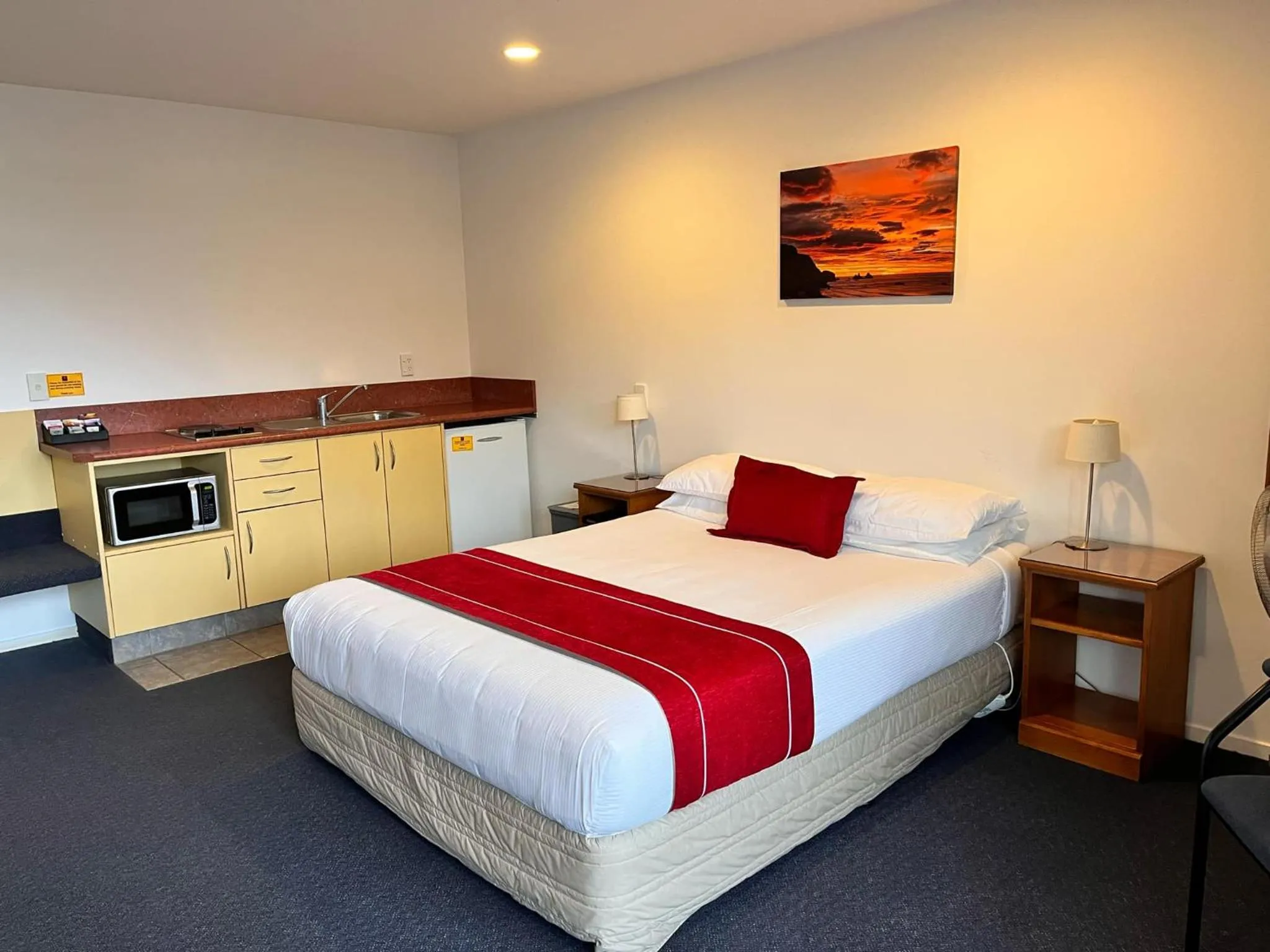 Bed in Sundowner Motel