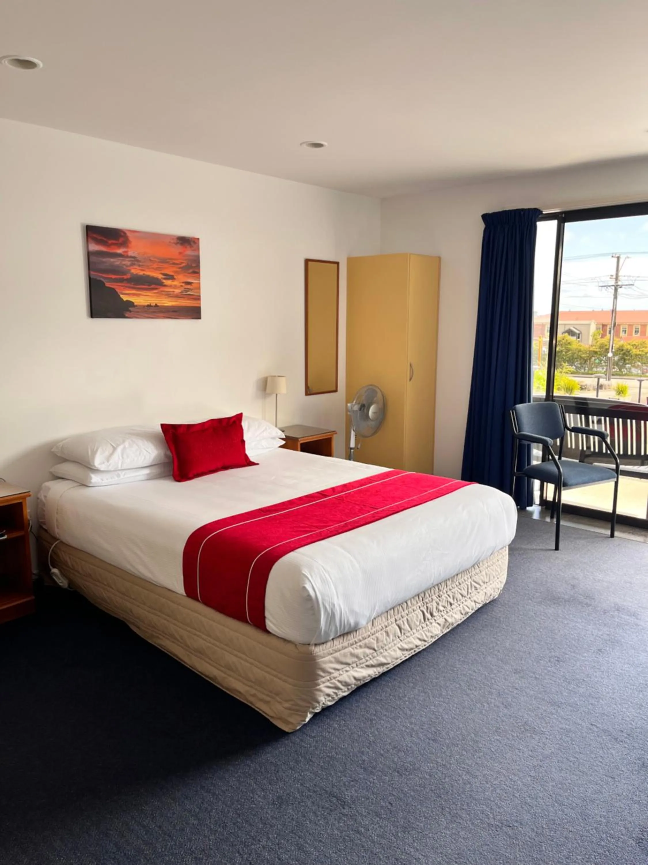 Bed in Sundowner Motel