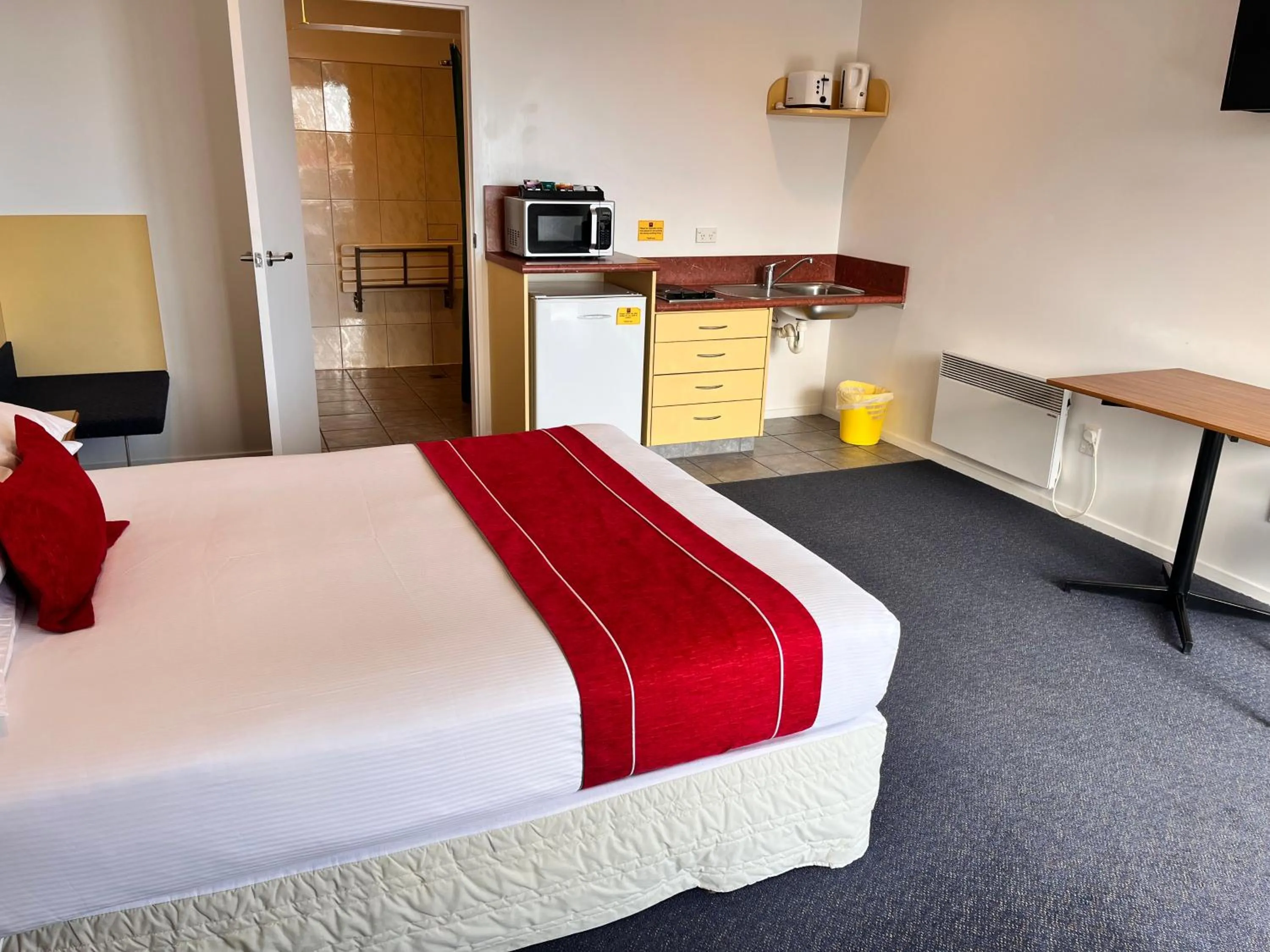 Bed in Sundowner Motel