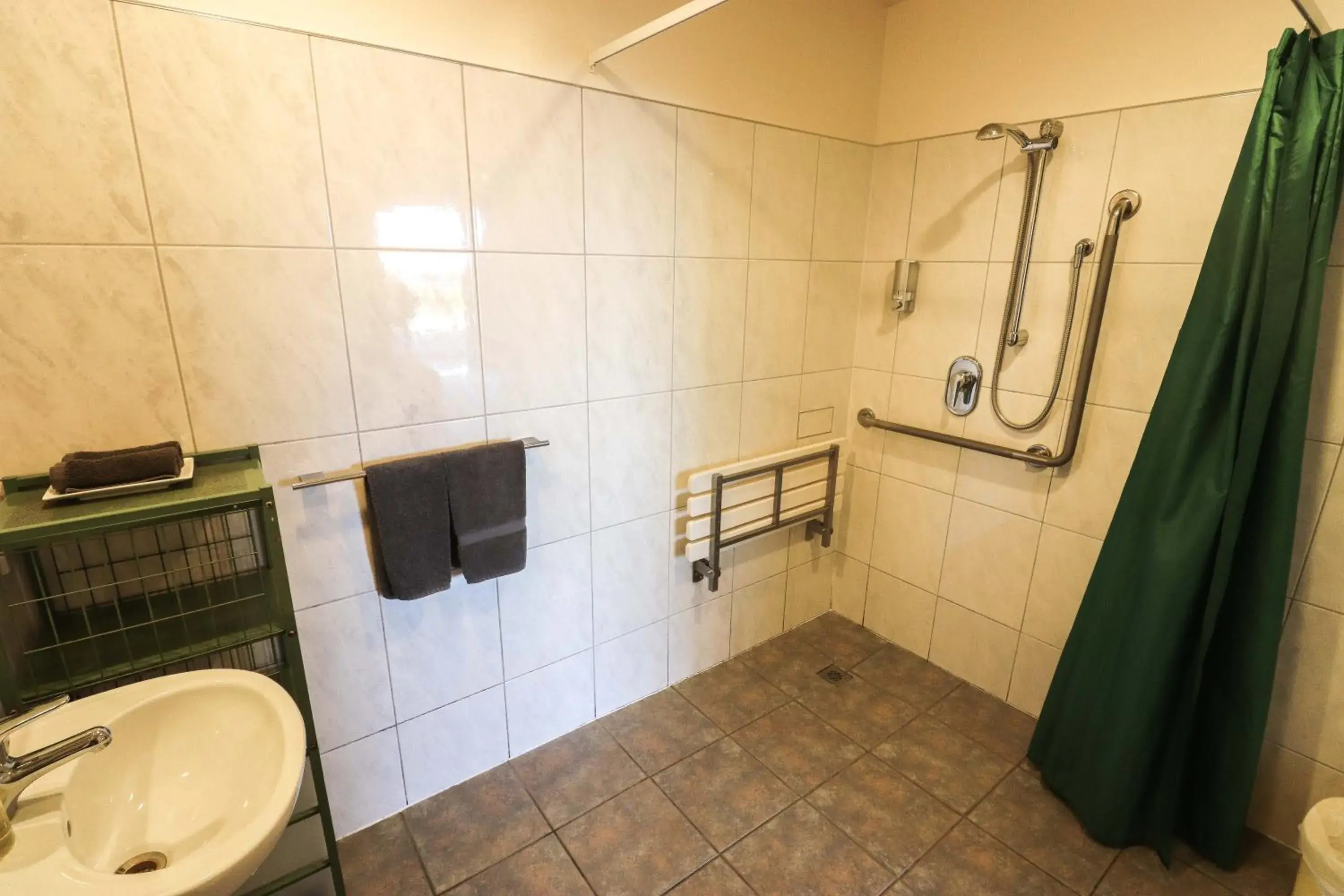 Queen Studio - Disability Access in Sundowner Motel Queen Studio - Disability Access in Sundowner Motel