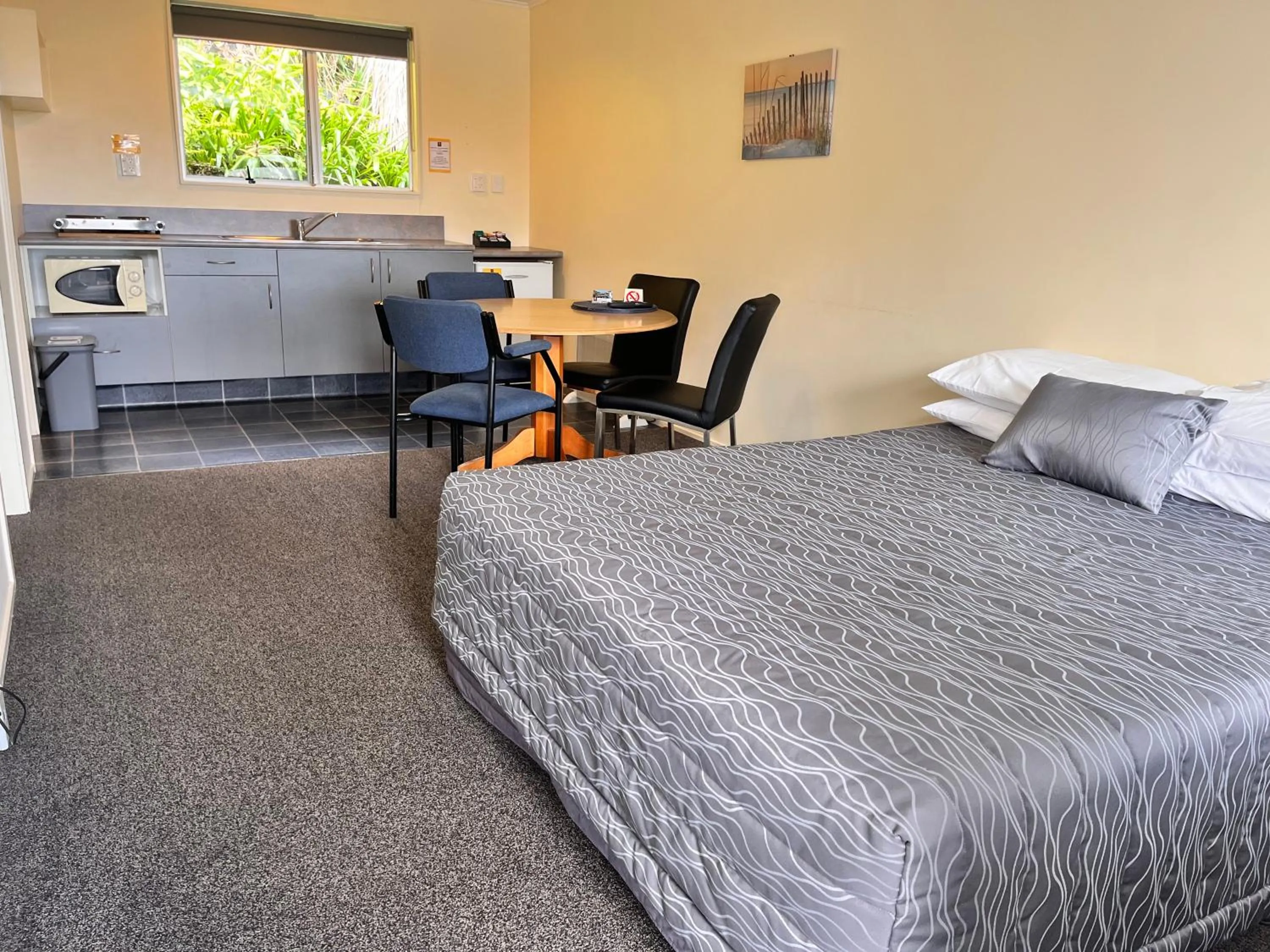 Bed in Sundowner Motel