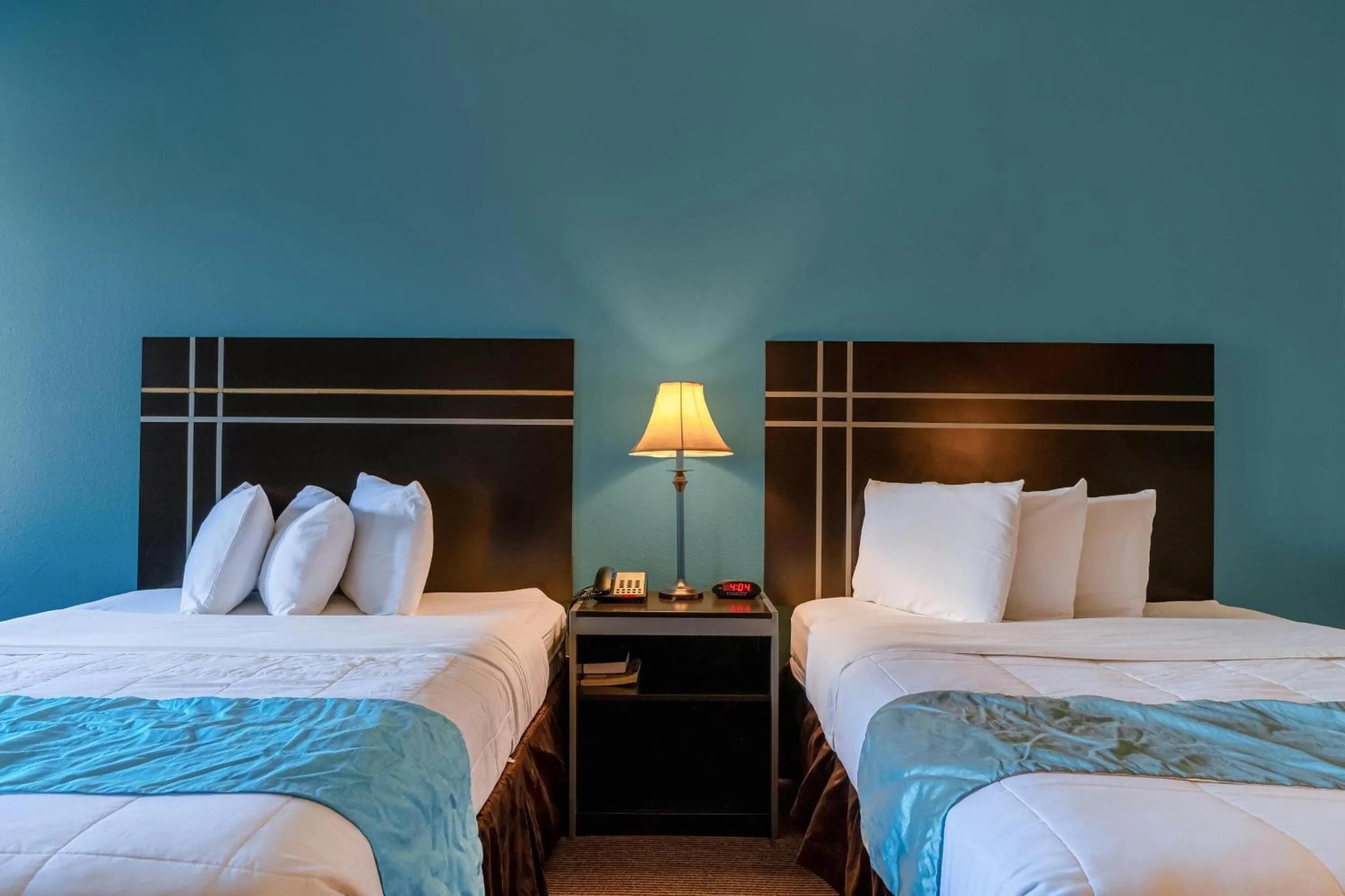 Bedroom, Bed in Moulton Inn & Suites By OYO Near Shiner TX