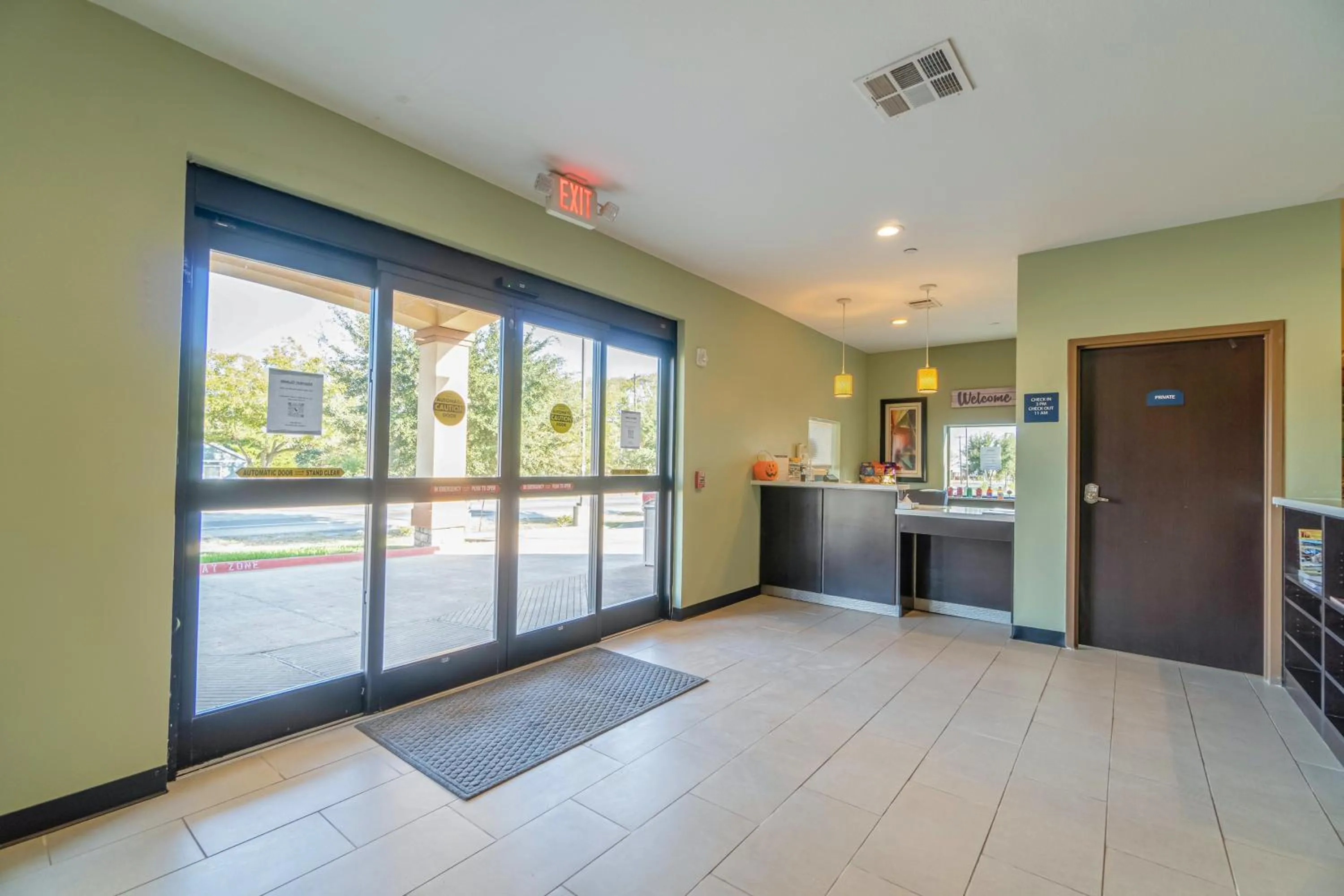 Lobby or reception in Moulton Inn & Suites By OYO Near Shiner TX