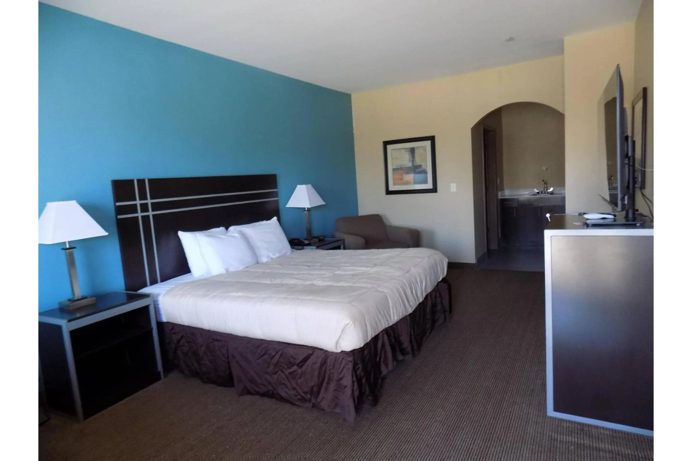 Bedroom, Bed in Moulton Inn & Suites By OYO Near Shiner TX