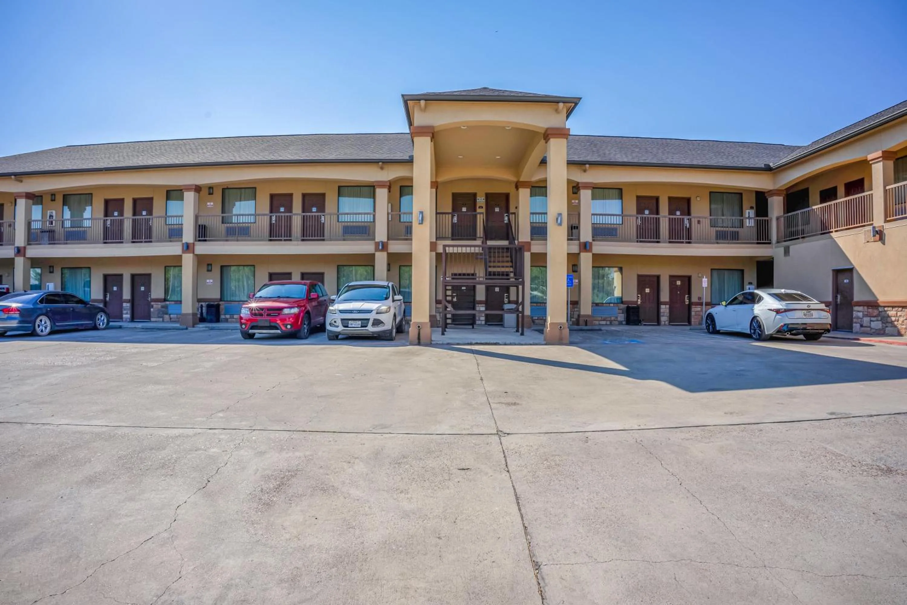 Facade/entrance in Moulton Inn & Suites By OYO Near Shiner TX