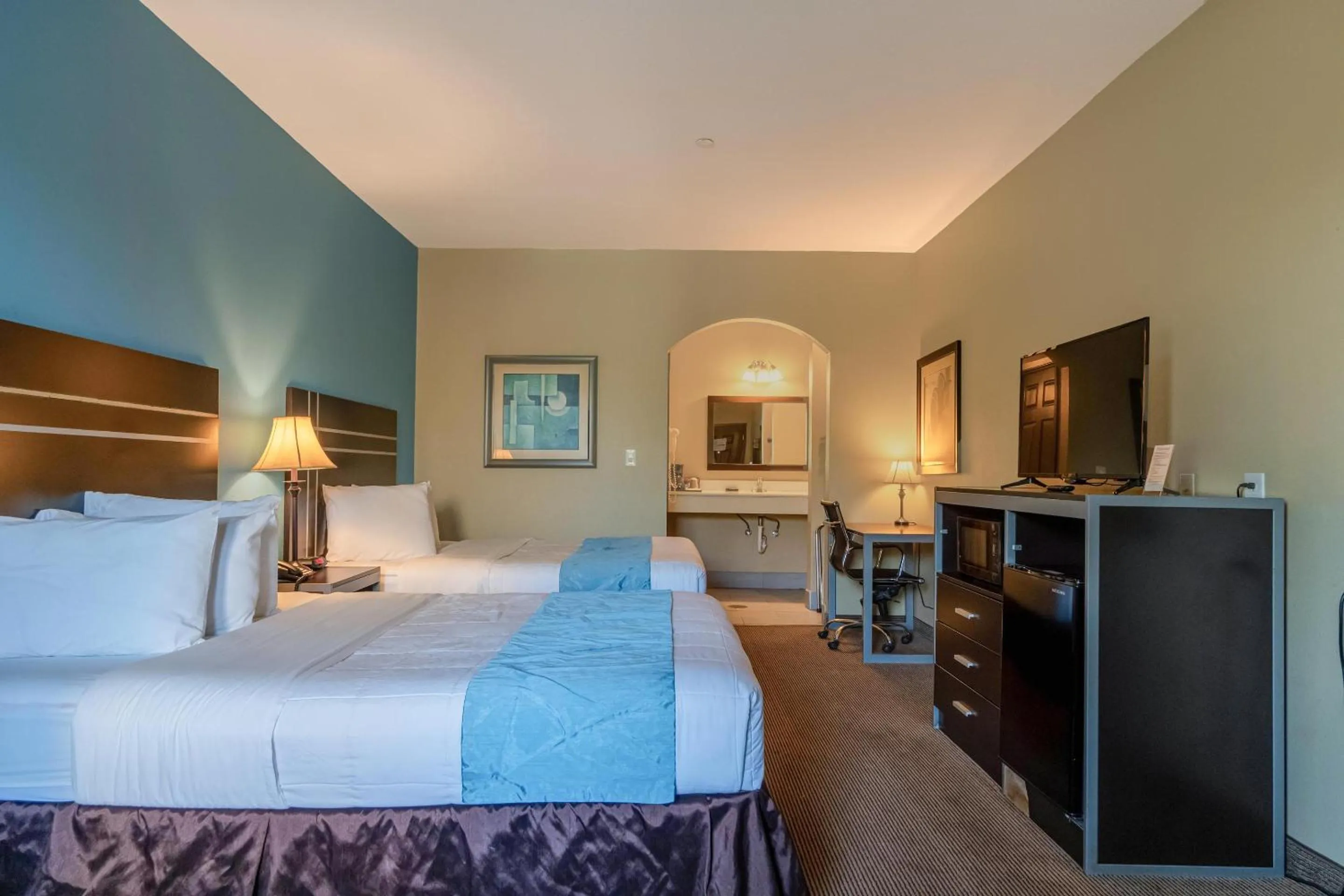 Bedroom, Bed in Moulton Inn & Suites By OYO Near Shiner TX