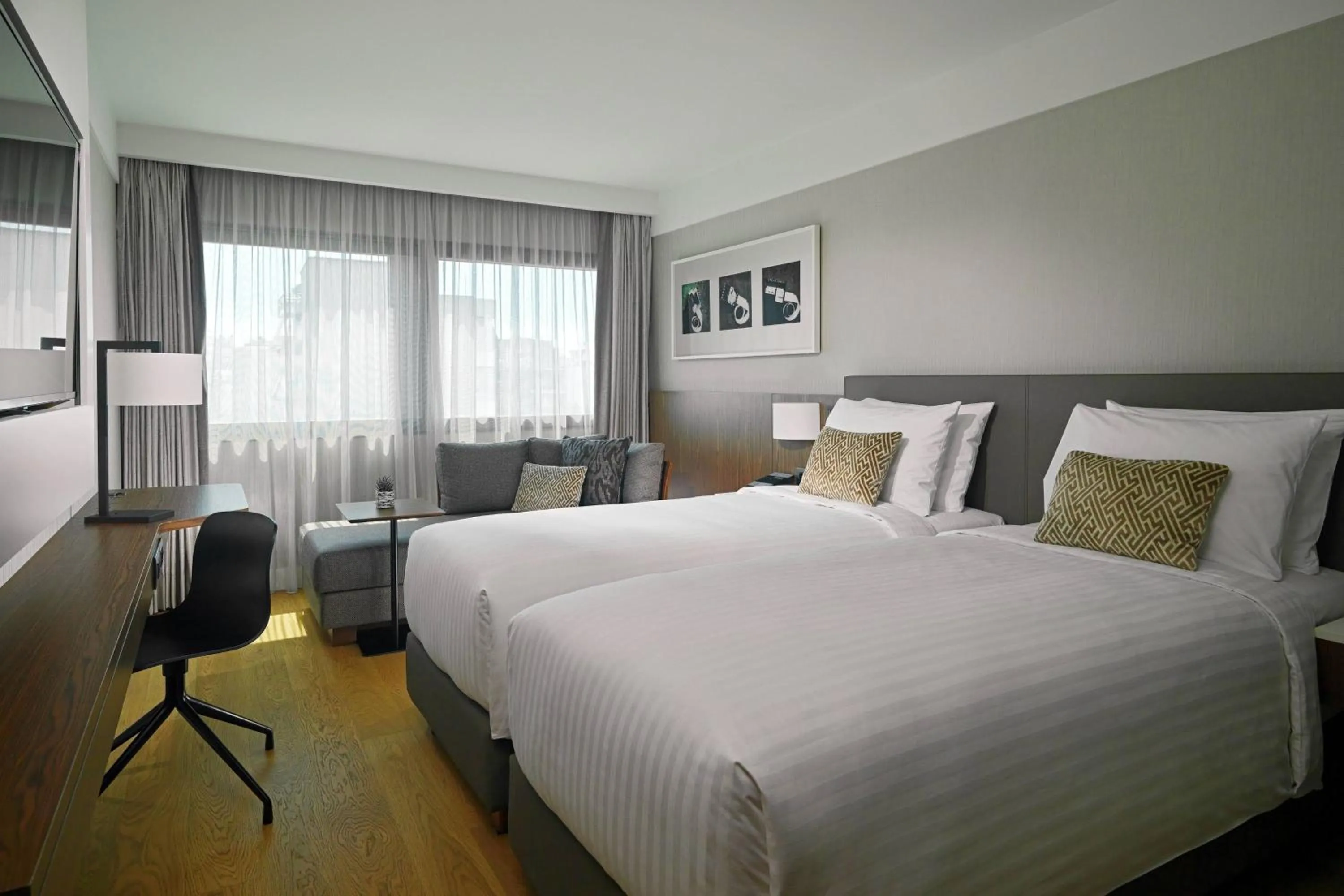 Photo of the whole room, Bed in Athens Marriott Hotel