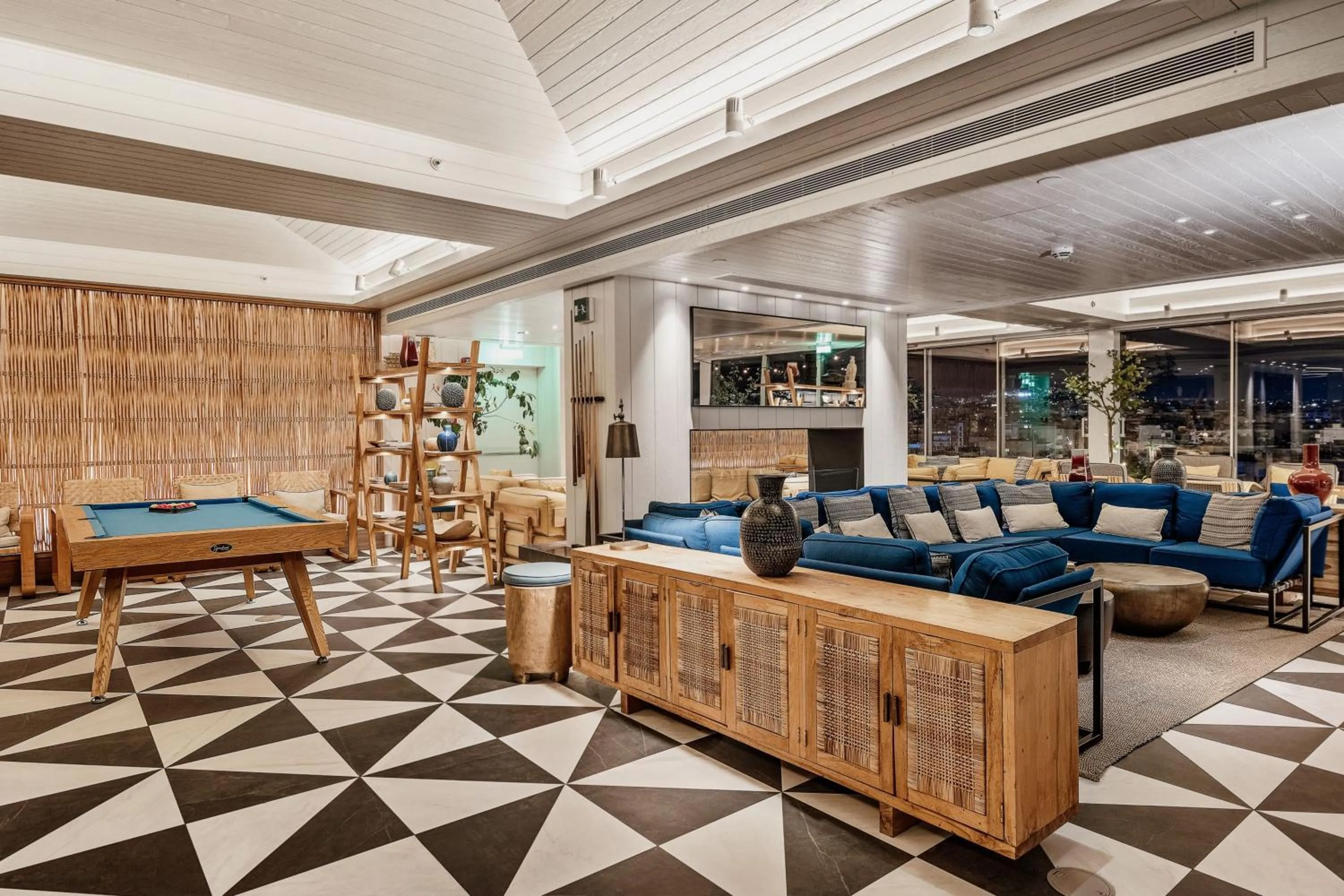 Restaurant/places to eat in Athens Marriott Hotel