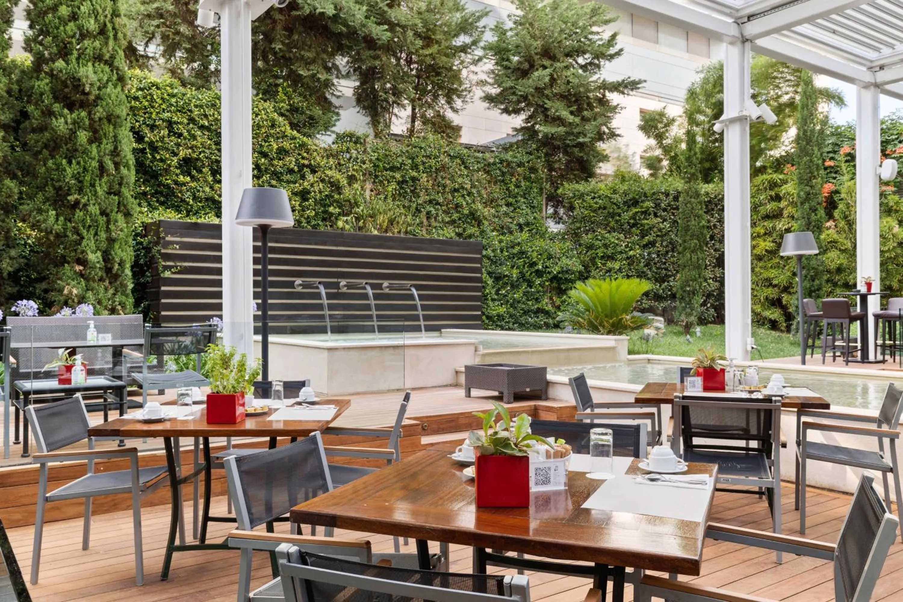 Restaurant/places to eat in Athens Marriott Hotel