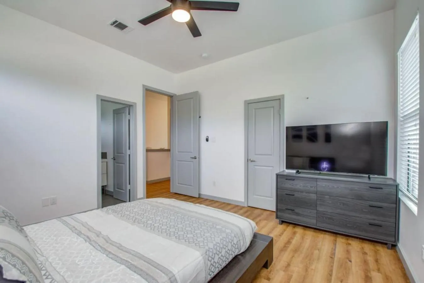 Bedroom, Bed in Modern 4 Bedroom 4 Full Bathroom Near Downtown