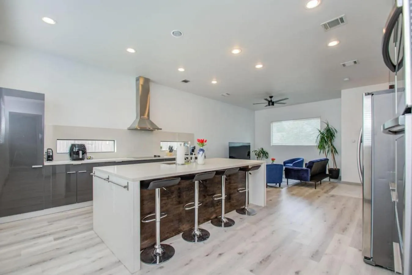 Kitchen or kitchenette in Modern 4 Bedroom 4 Full Bathroom Near Downtown