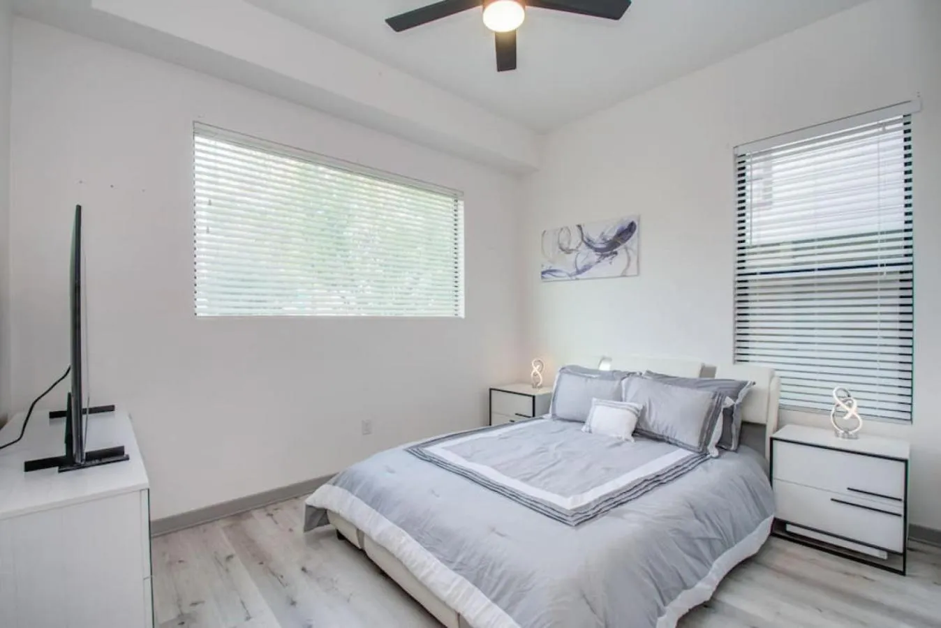 Bedroom, Bed in Modern 4 Bedroom 4 Full Bathroom Near Downtown