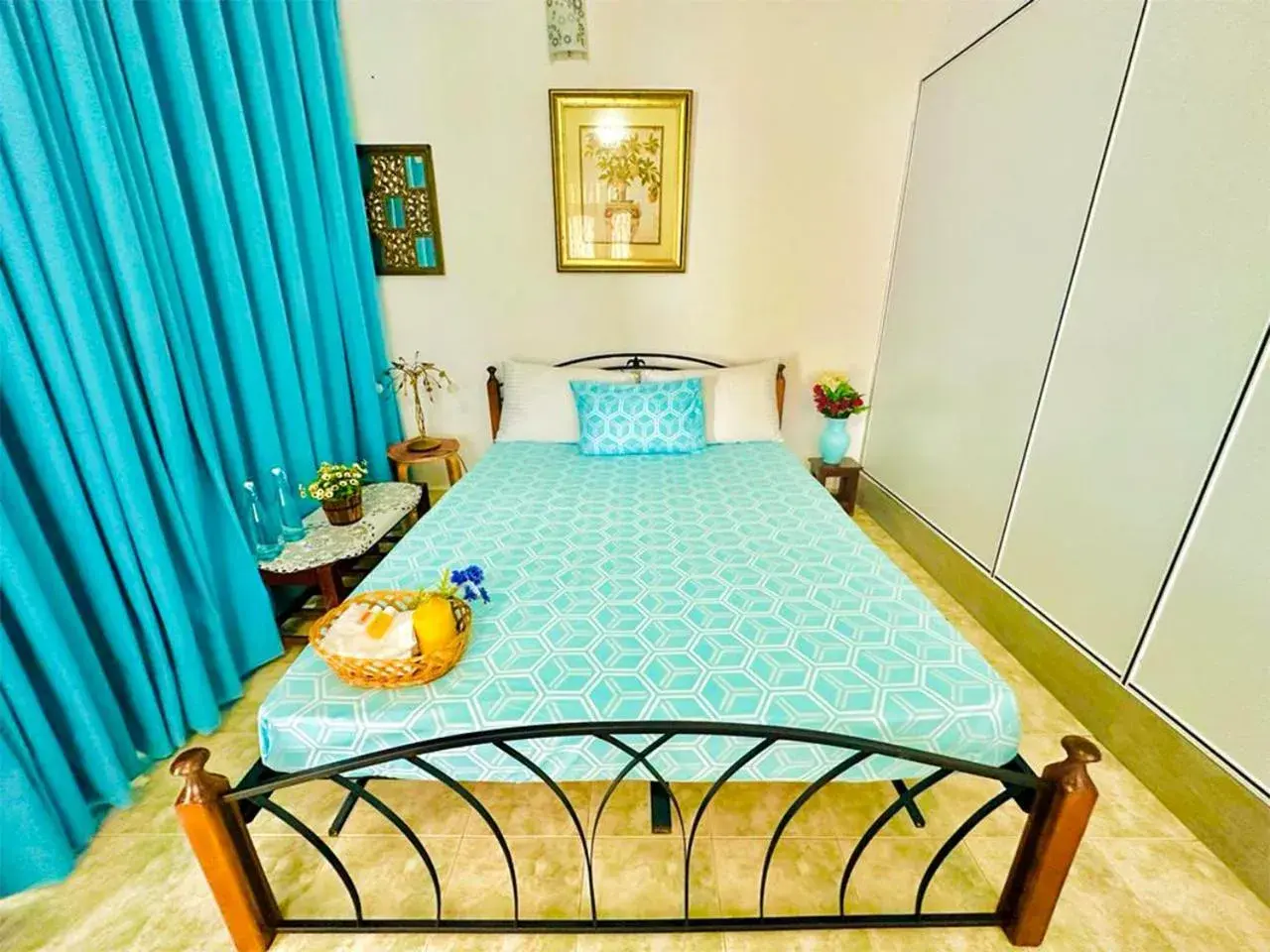 Queen Room with Garden View in Sea Breeze Guest House Negombo Queen Room with Garden View in Sea Breeze Guest House Negombo