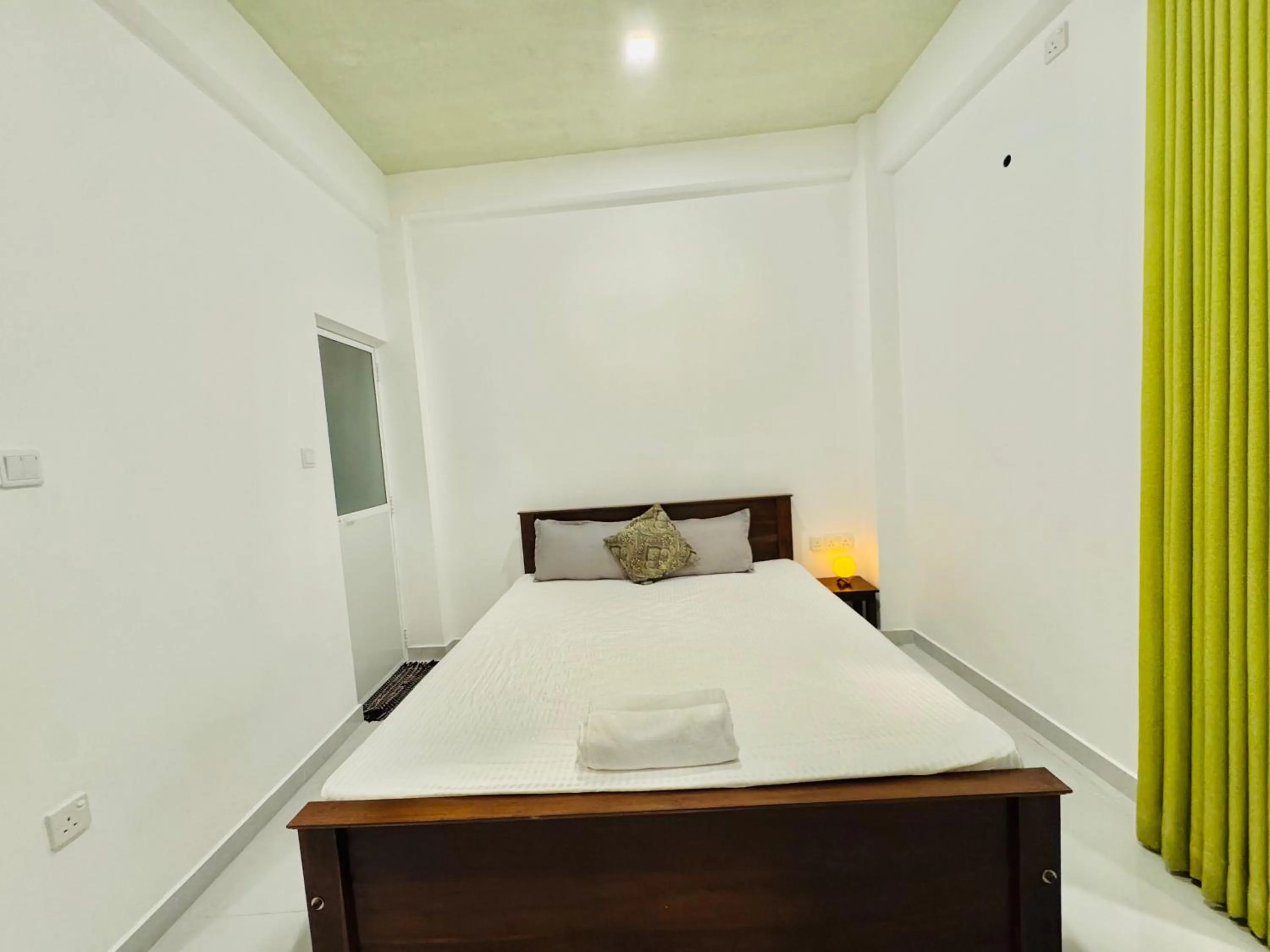 Bed in Sea Breeze Guest House Negombo