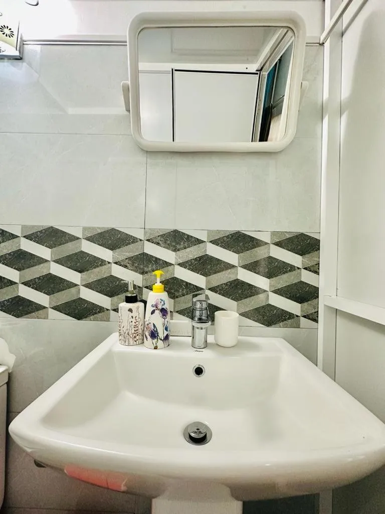 Bathroom in Sea Breeze Guest House Negombo