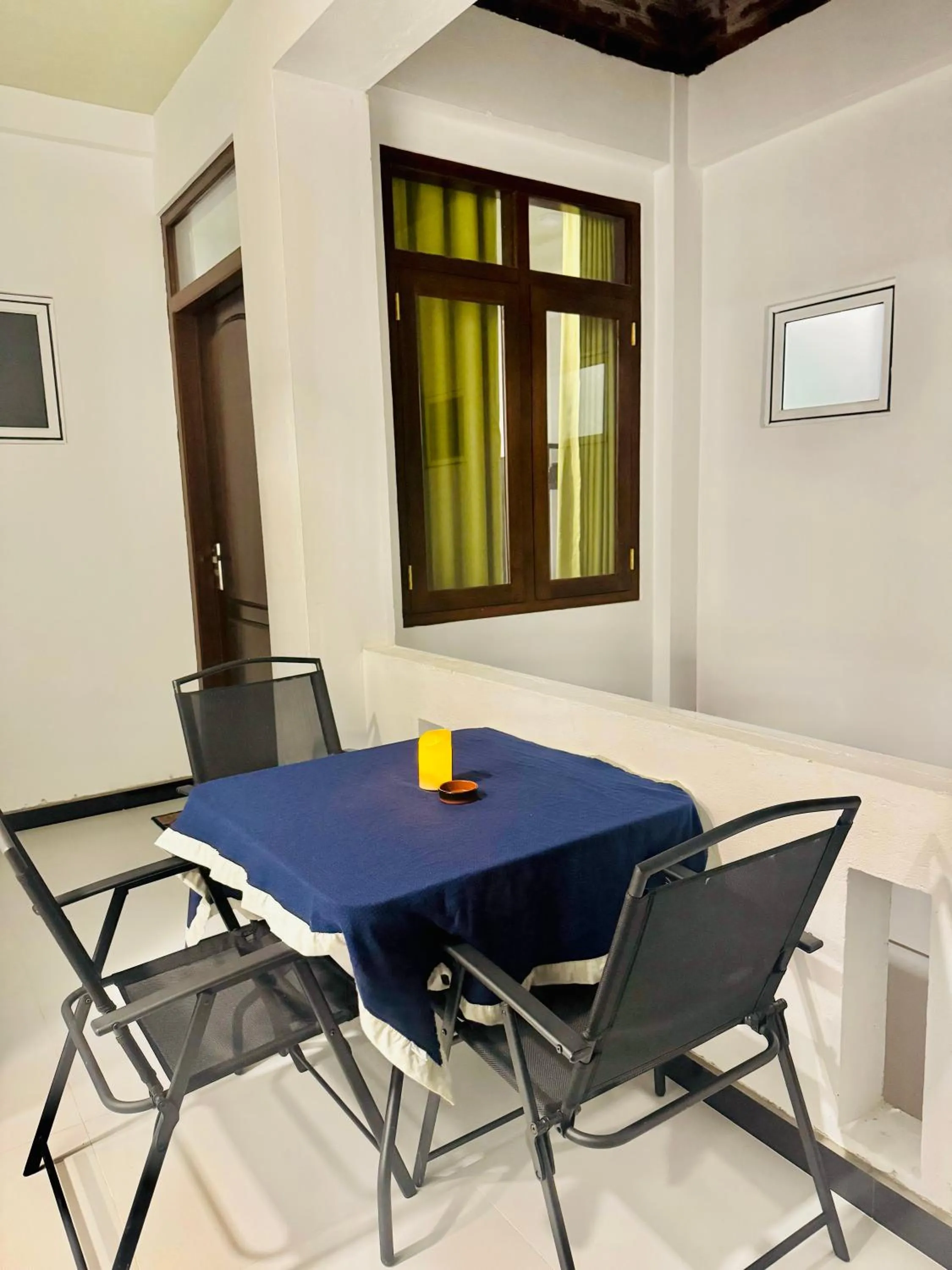 Seating area in Sea Breeze Guest House Negombo