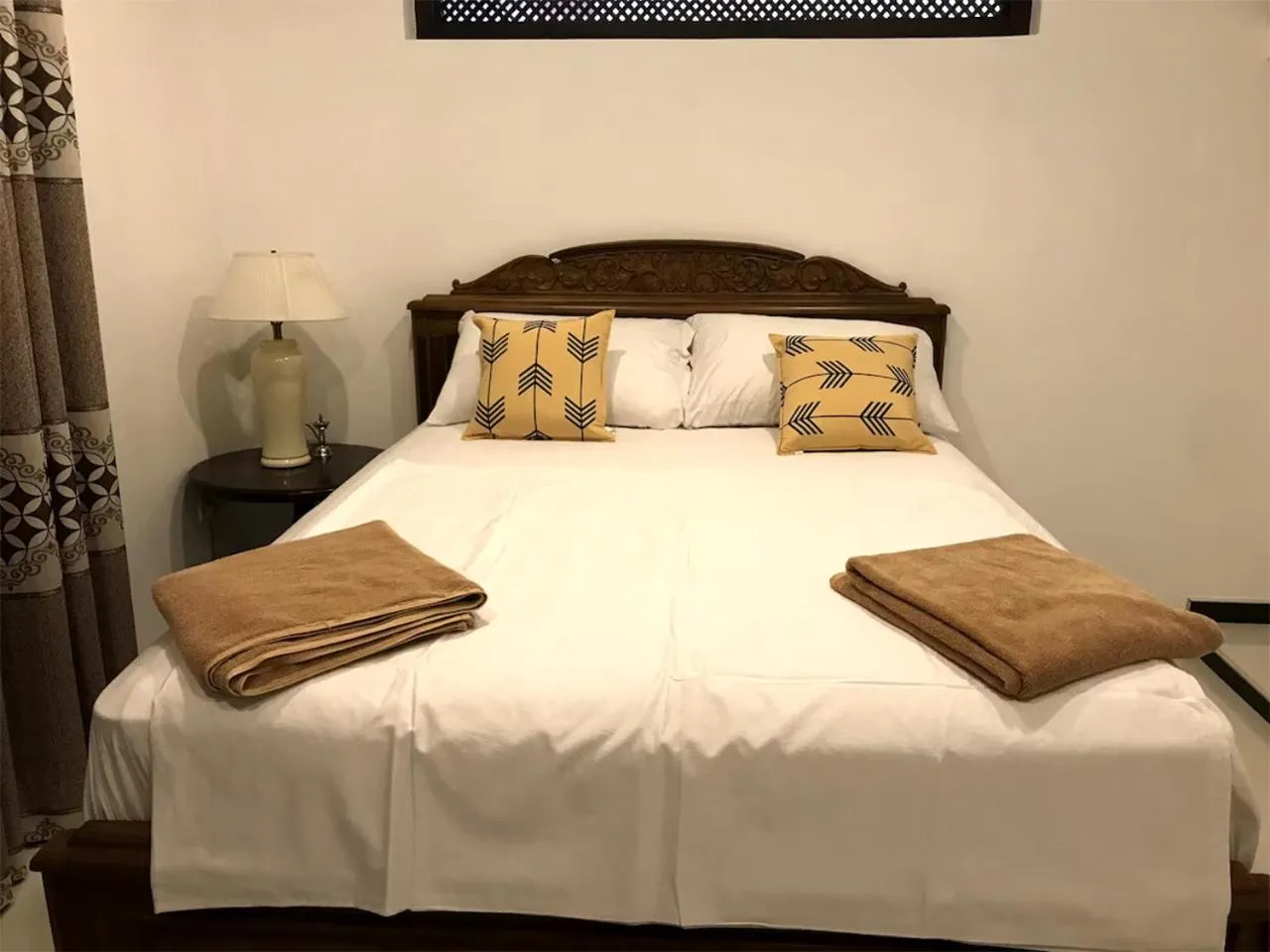 Deluxe King Room - single occupancy in Sea Breeze Guest House Negombo