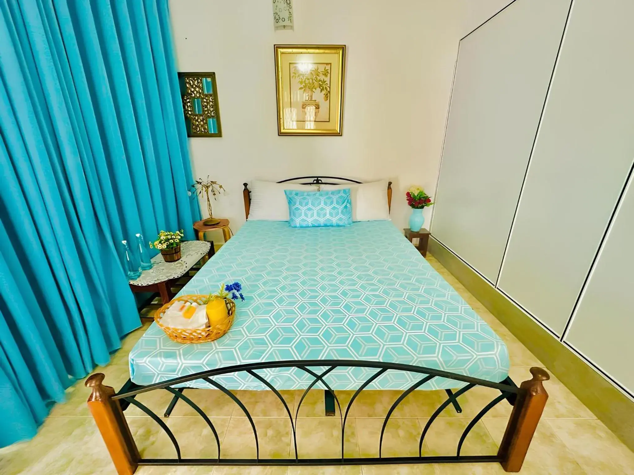 Budget Double Room in Sea Breeze Guest House Negombo Budget Double Room in Sea Breeze Guest House Negombo