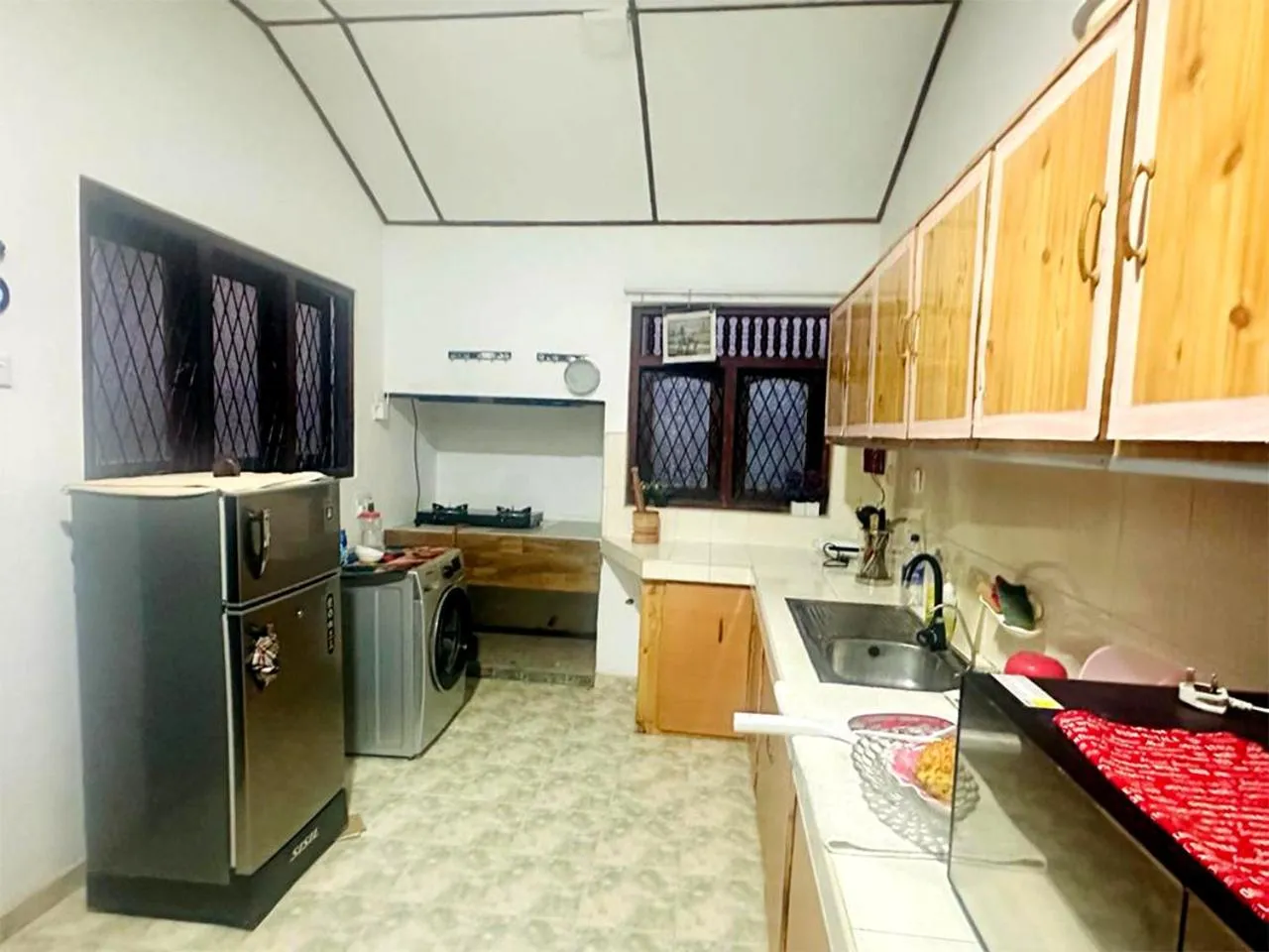 kitchen in Sea Breeze Guest House Negombo