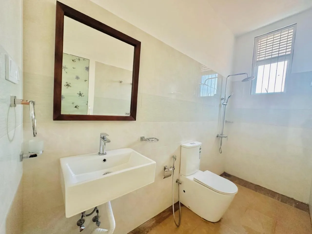 Bathroom in Sea Breeze Guest House Negombo