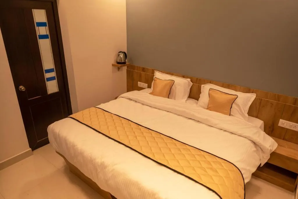 Photo of the whole room, Bed in SRP The Pavilion