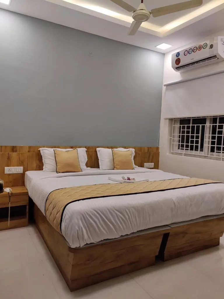 Photo of the whole room, Bed in SRP The Pavilion