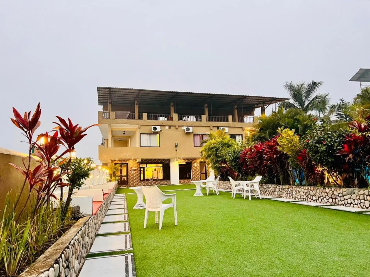 Garden in Dee Fellows Riverside Resort