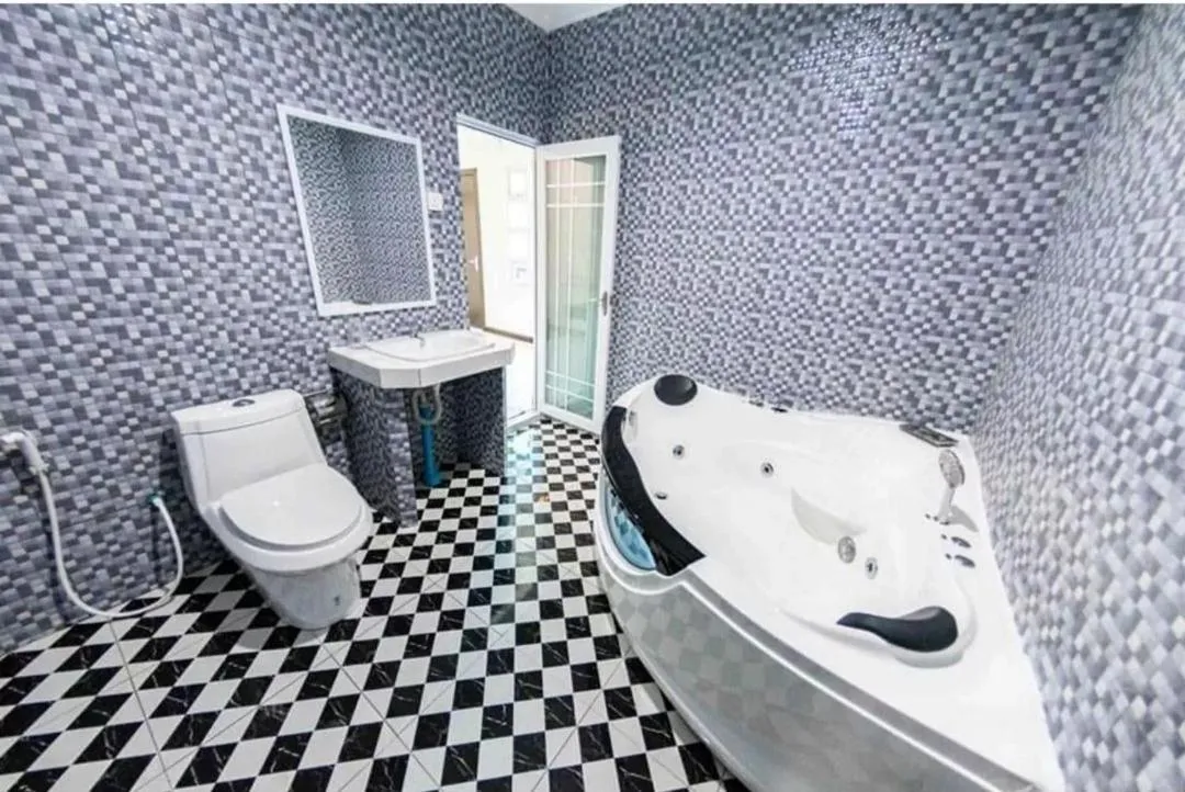 Shower in Dhonfulhafi Beach View