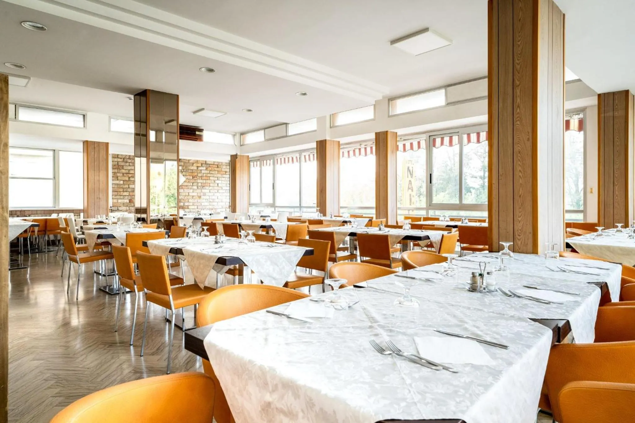 Restaurant/places to eat in Hotel Naica