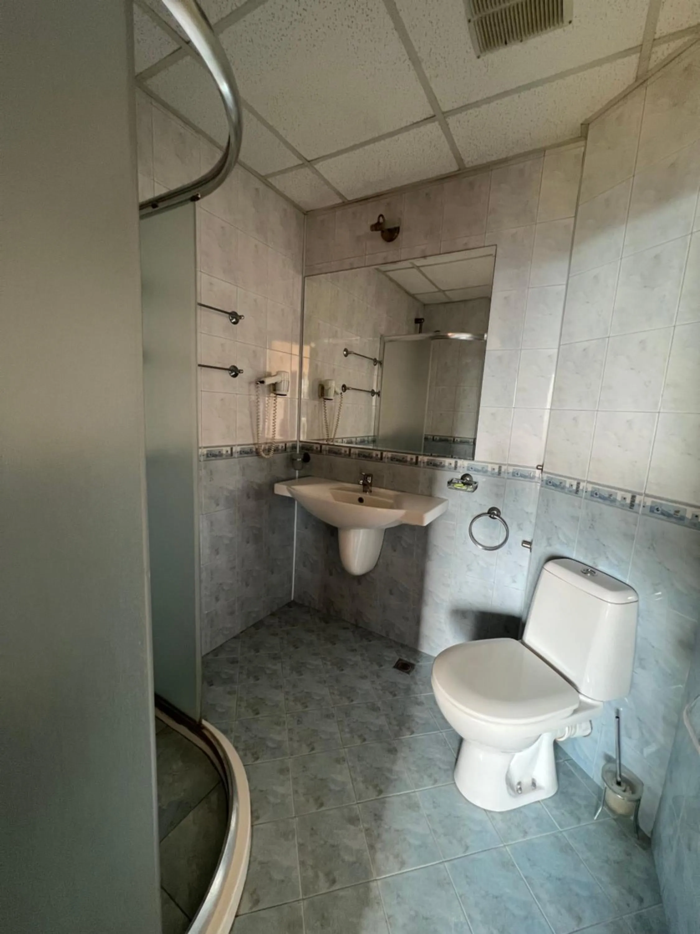 Shower in HOTEL BOLYARI