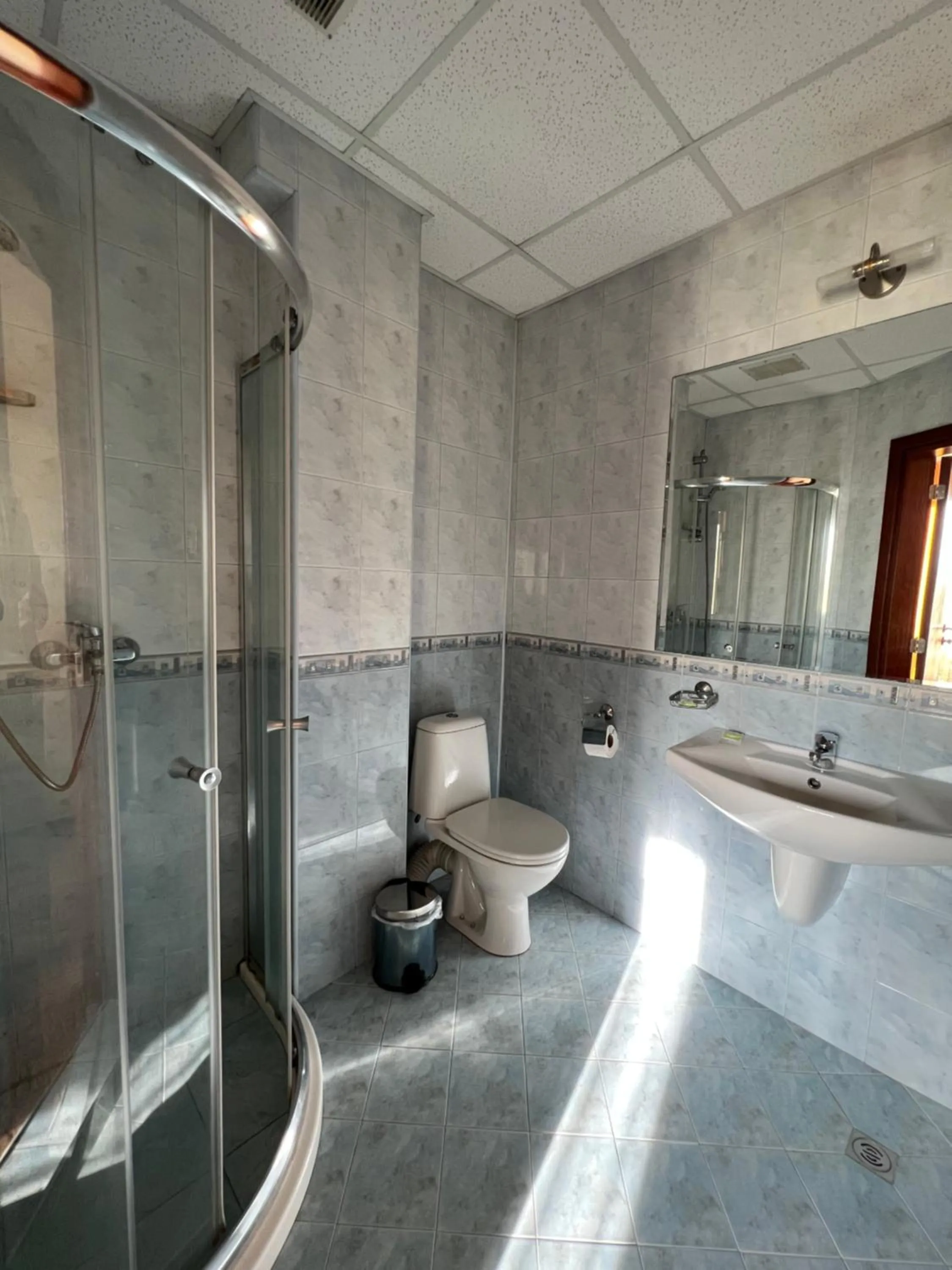 Shower in HOTEL BOLYARI