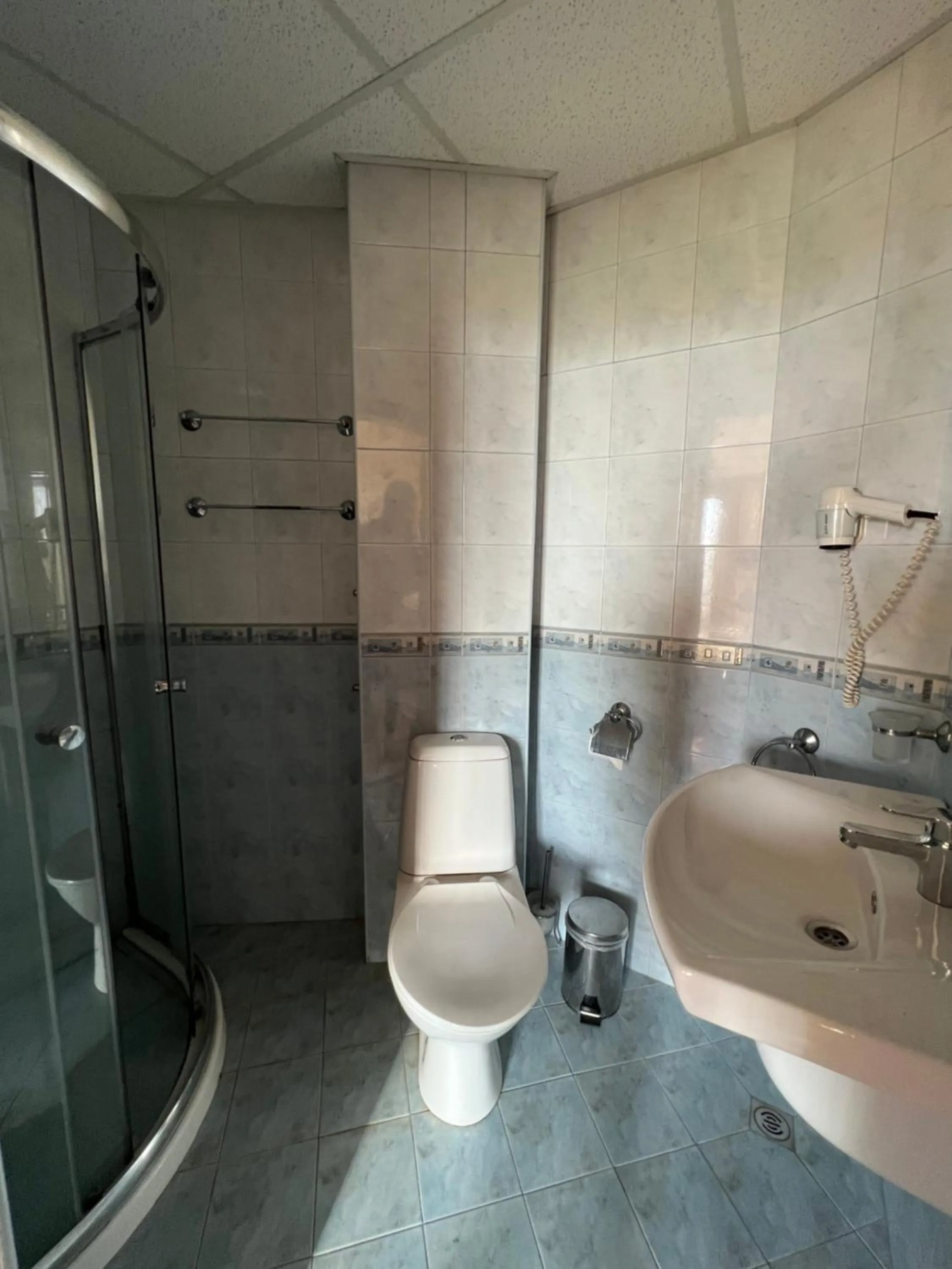 Shower in HOTEL BOLYARI